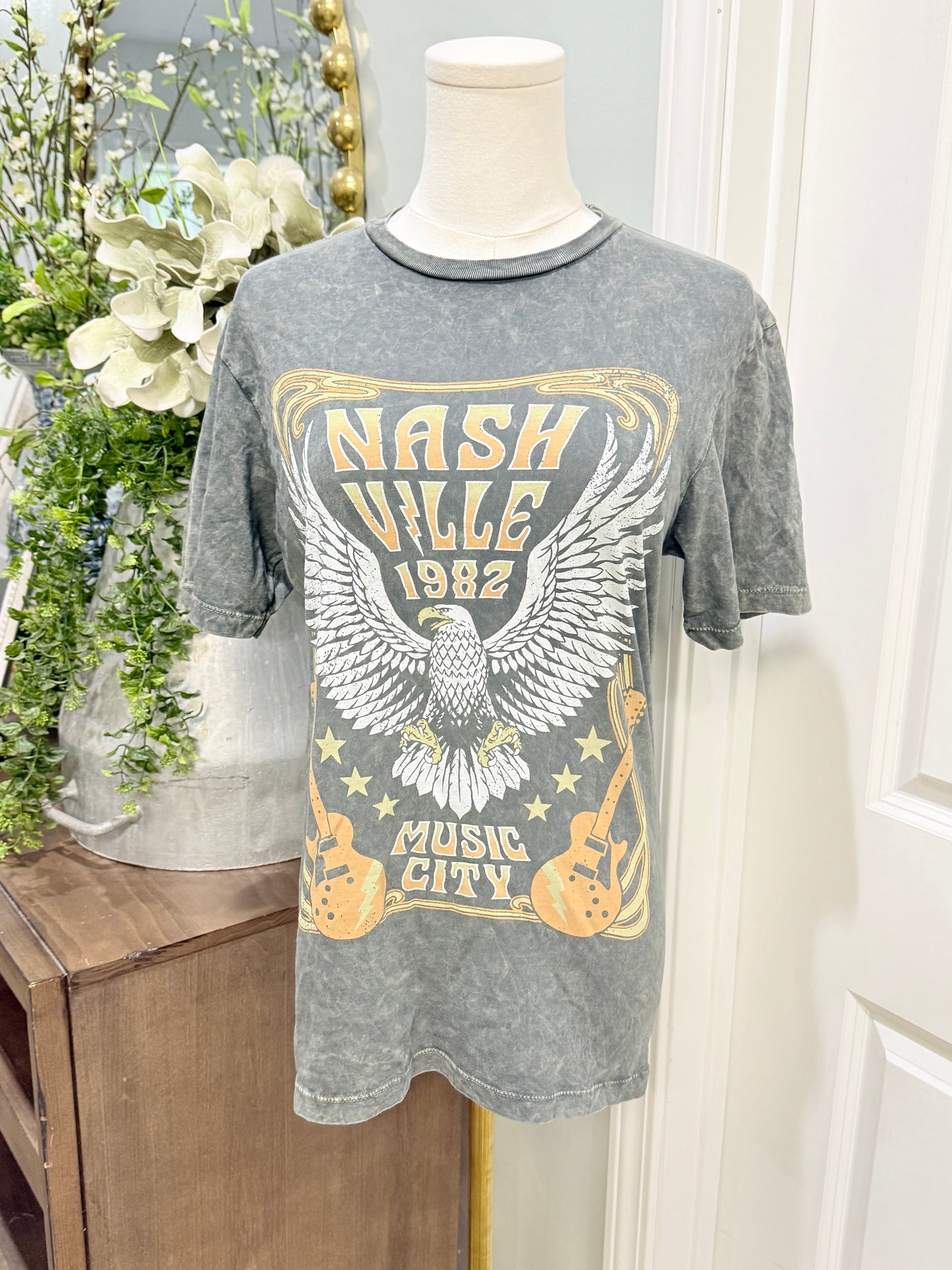 Womens NashvilleTshirt Small EUC