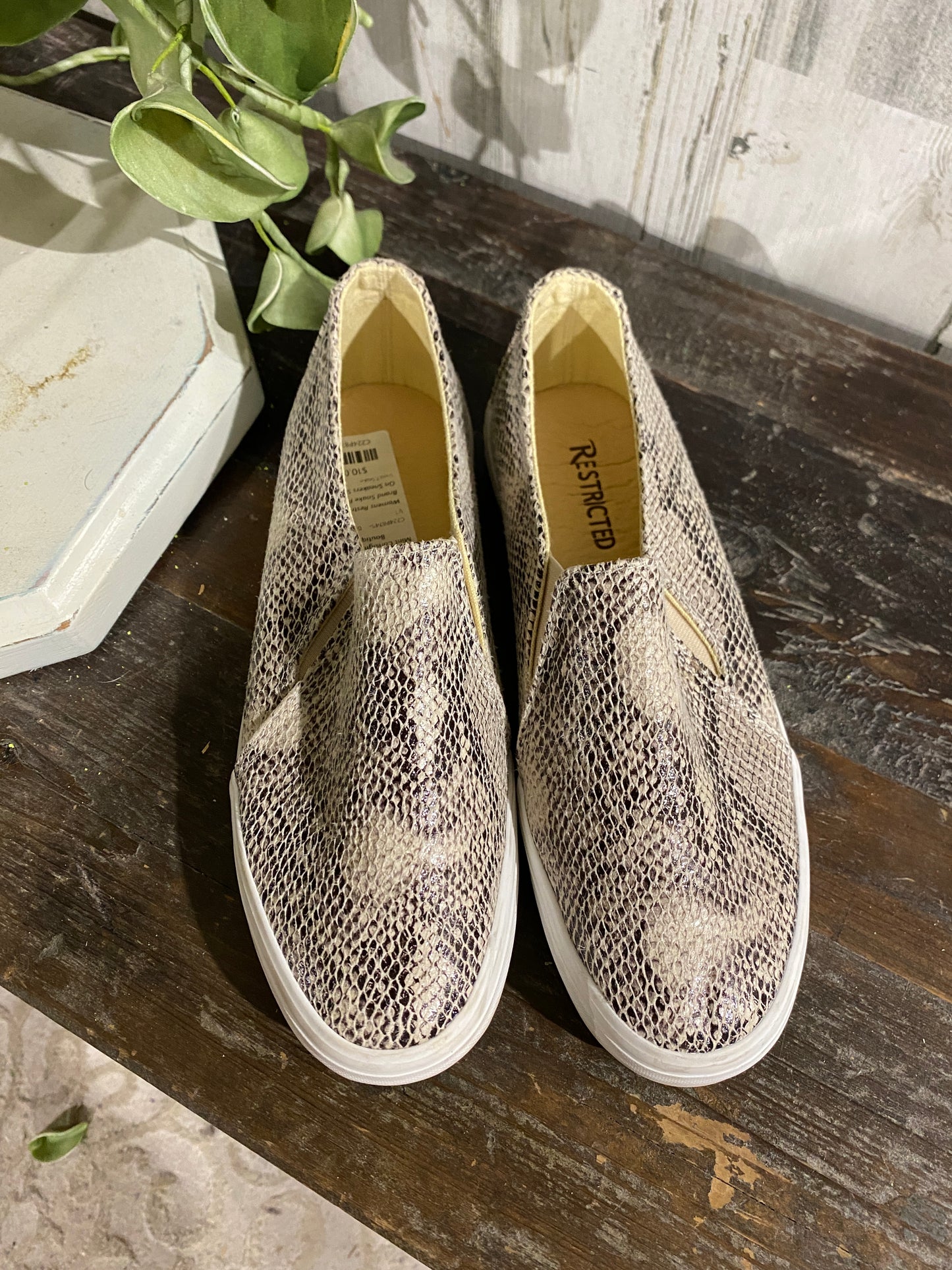 Womens Restricted Brand Snake Print Slip On Sneakers Sz 7