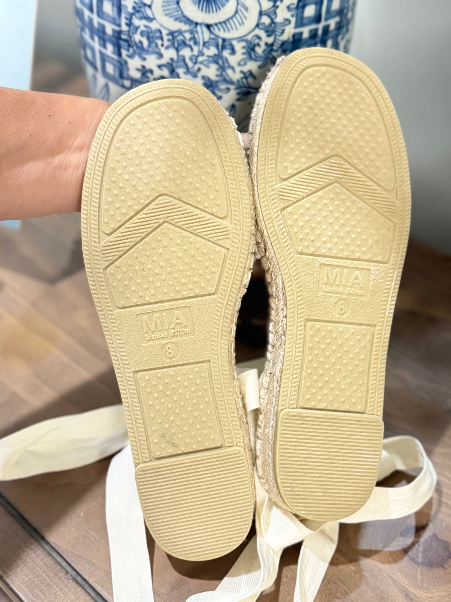 Womens MIA Flat Strappy Sandals 8 Never Worn