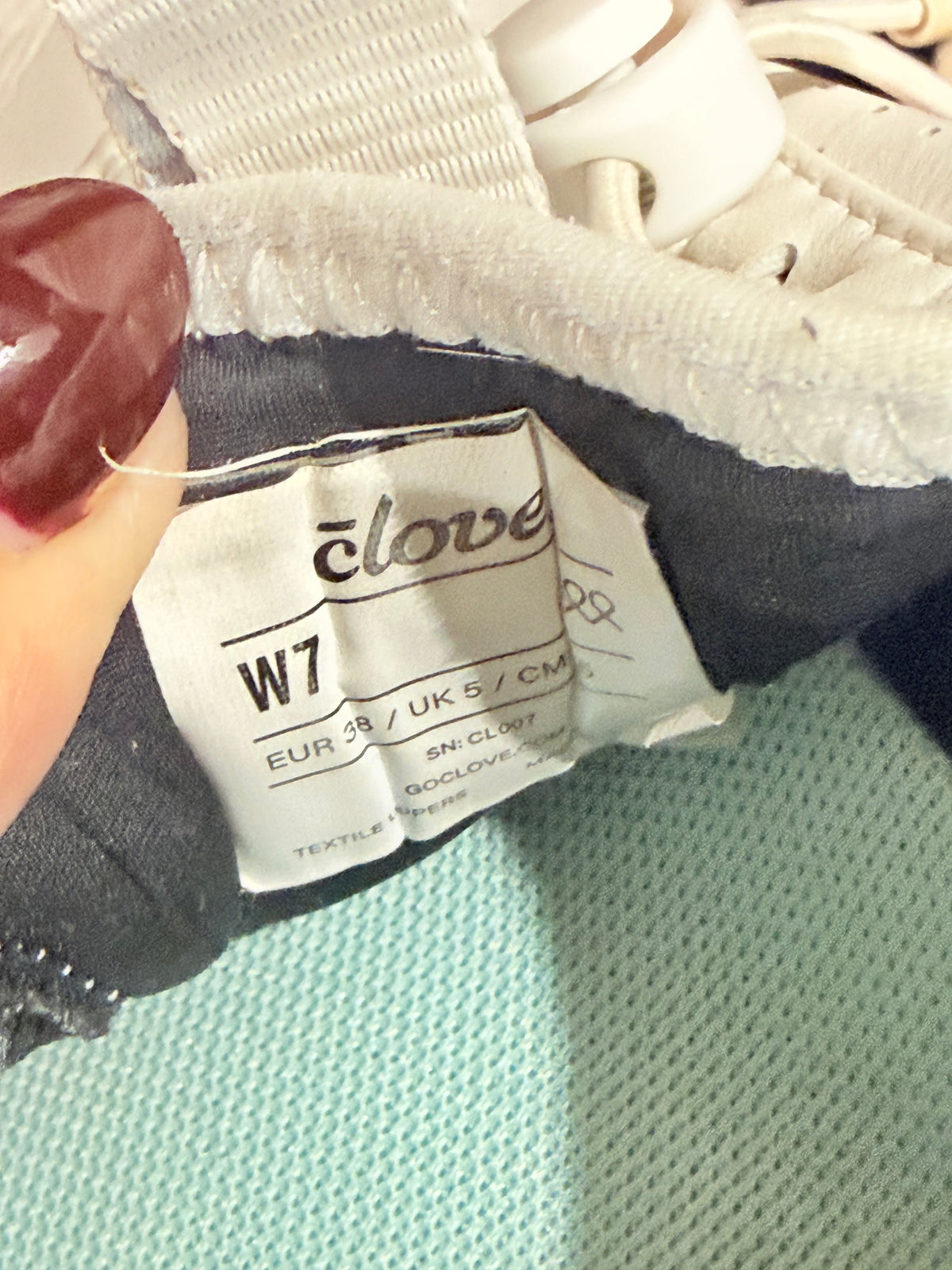 Womens Clove Sneakers Size 7M GUC