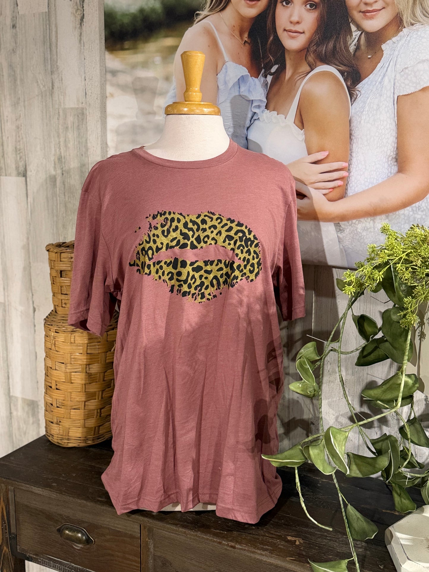 Womens Leopard Lips Canvas Tee XL