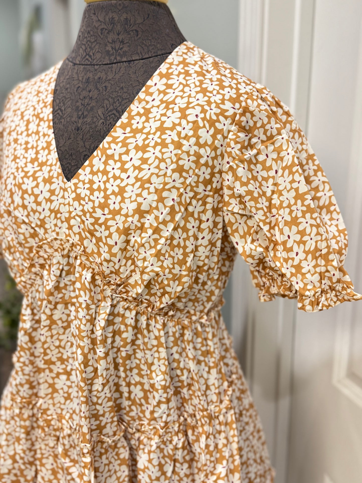 Womens Frilly Tiered Floral Dress Medium NEW