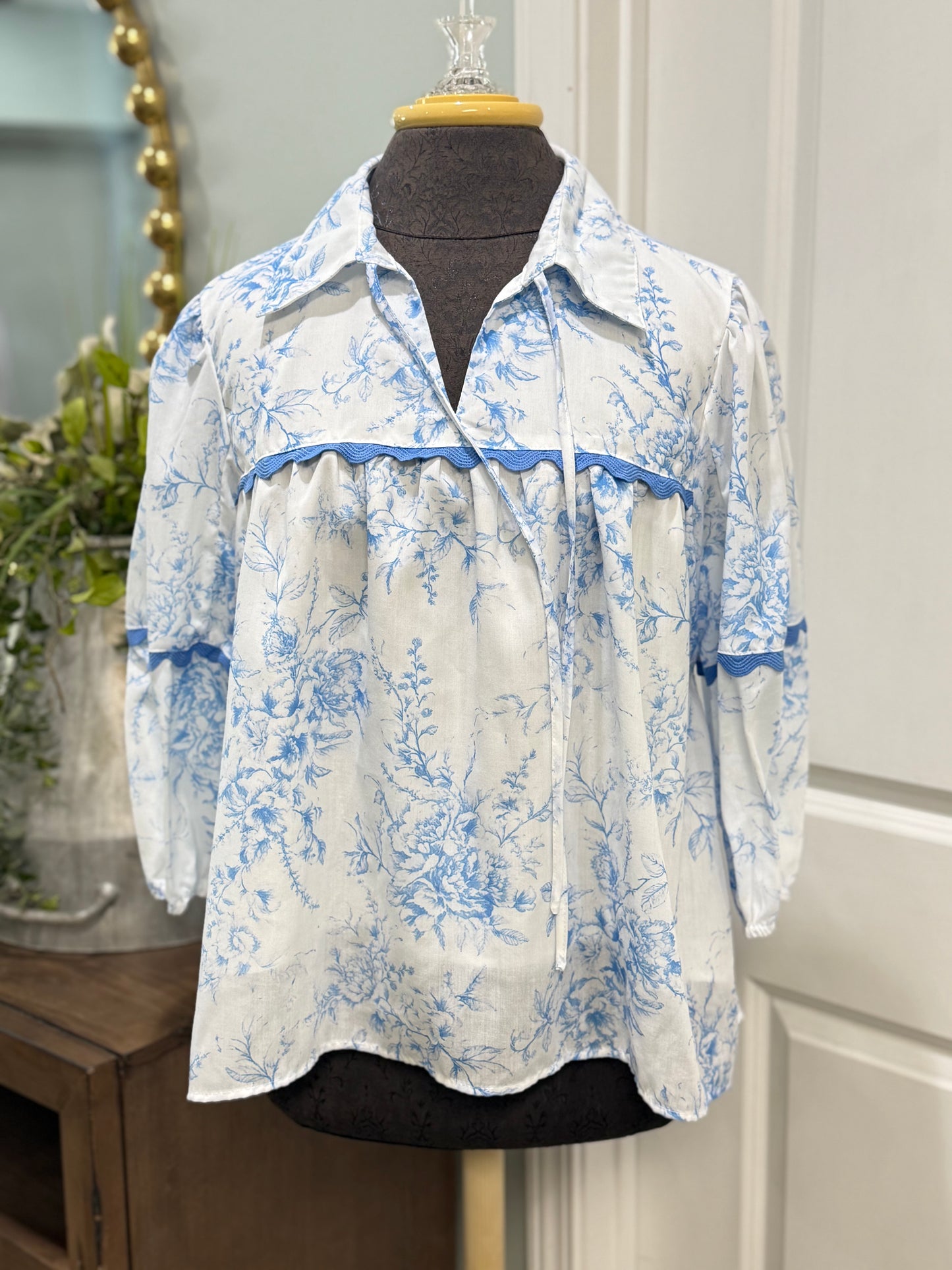 Womens Blue/White Printed Blouse Medium