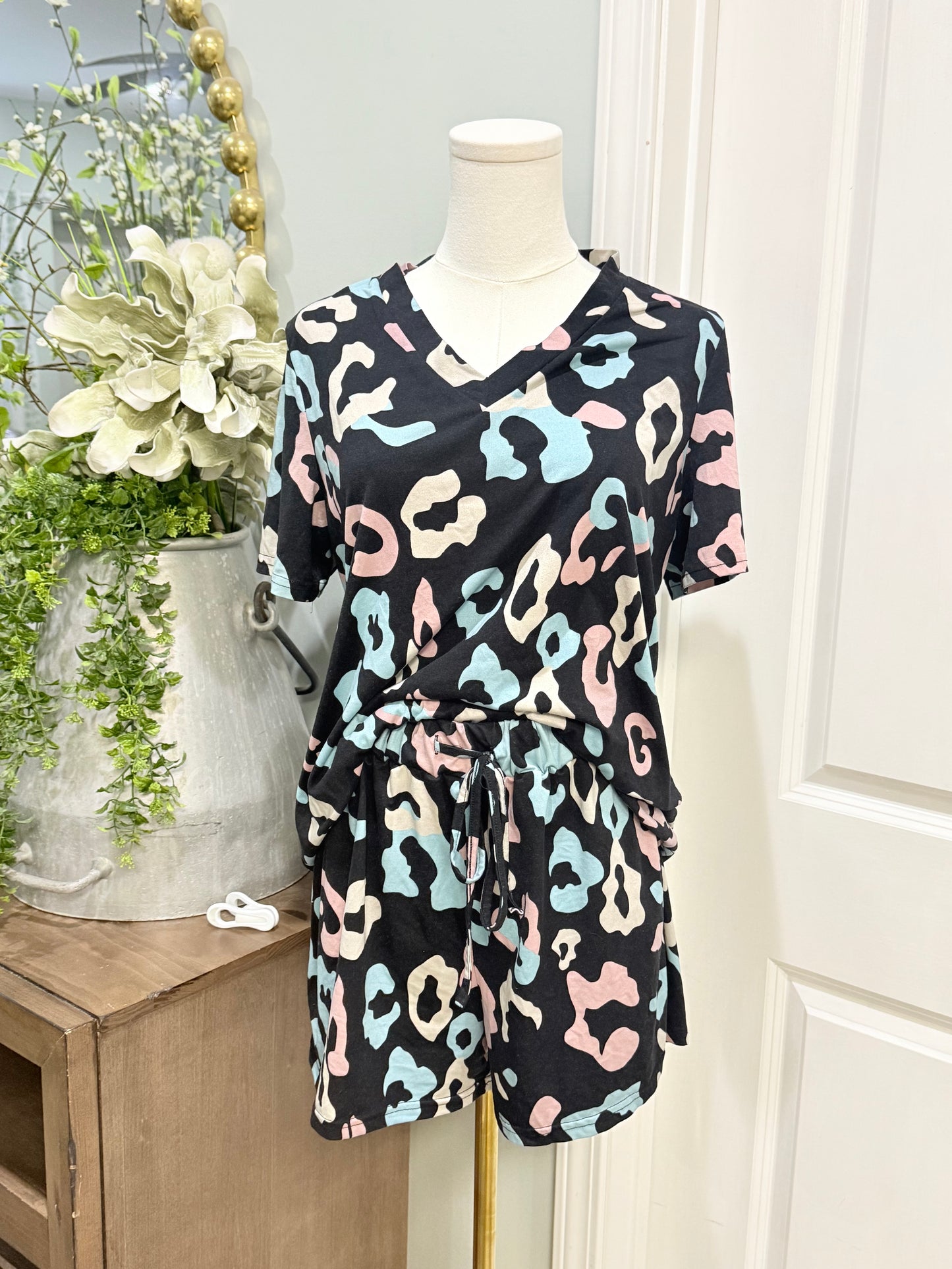 Womens 2pc Black Leopard Lounge Set Size Medium GUC