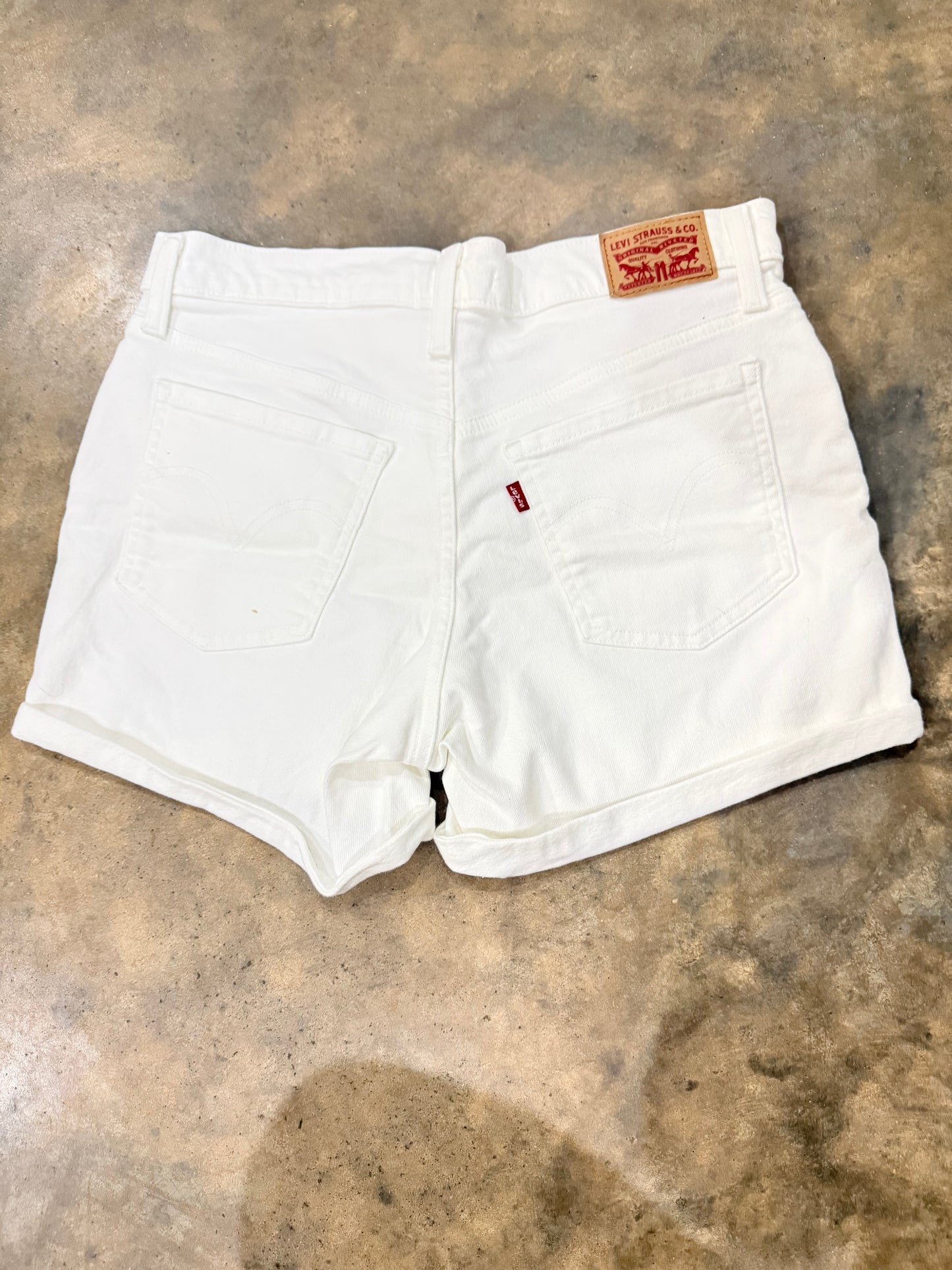 Womens White Levi's Shorts Size 29 EUC