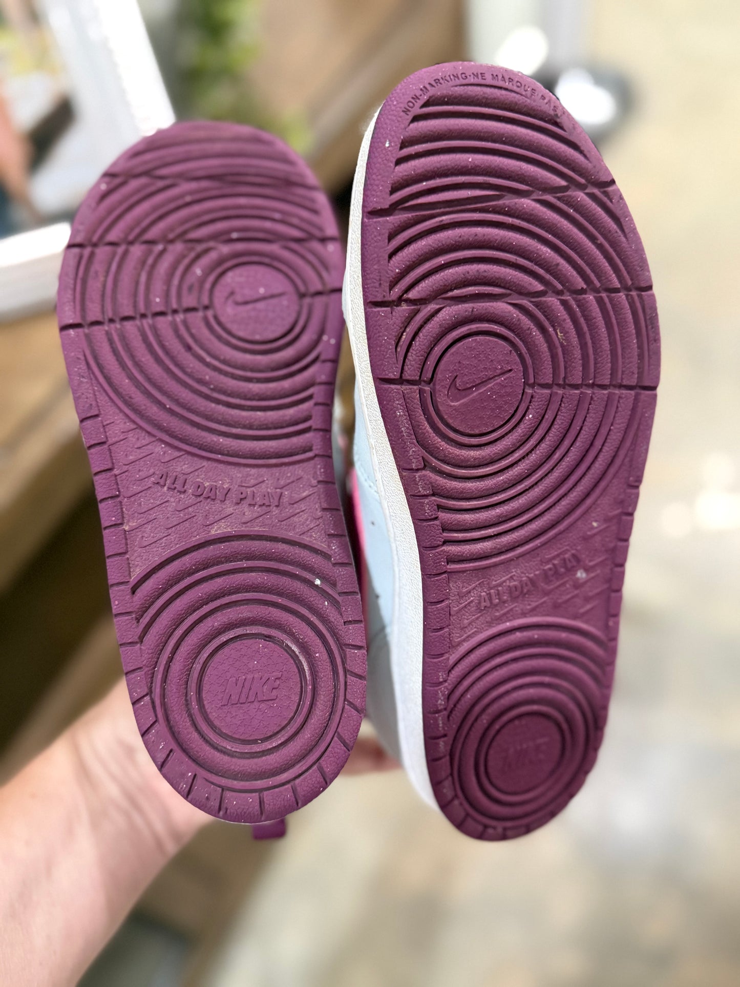 Girls Nike Sneakers Size 3Y EUC