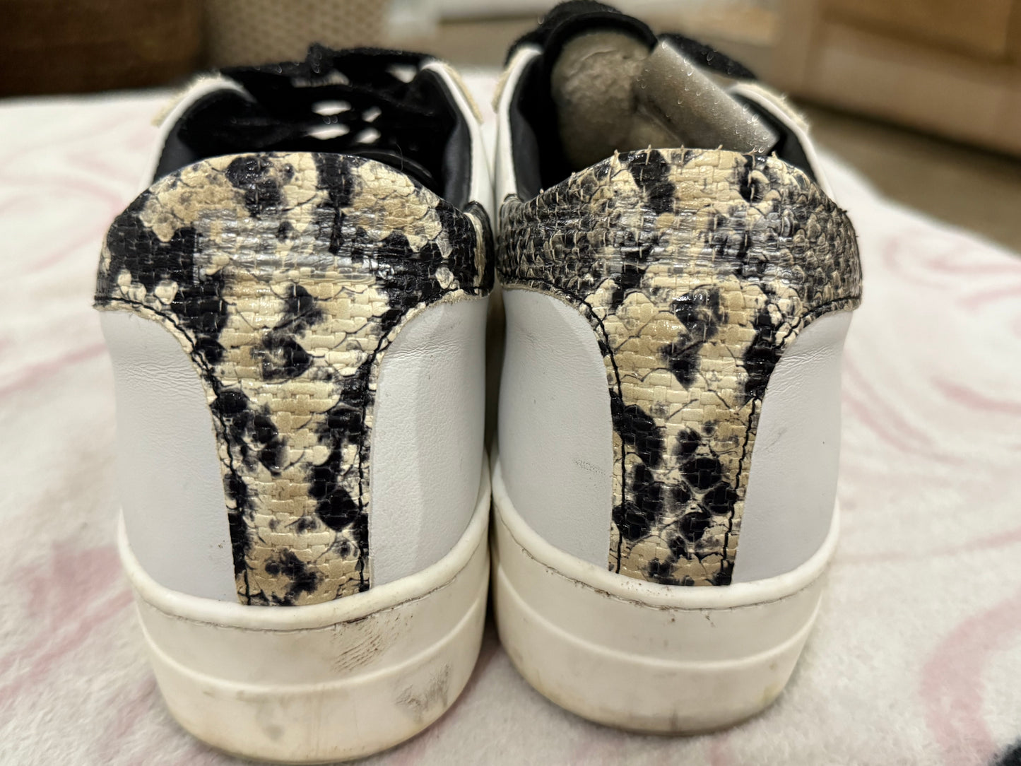 Womens P448 Sneakers Size 39 (8.5) Retails for $298