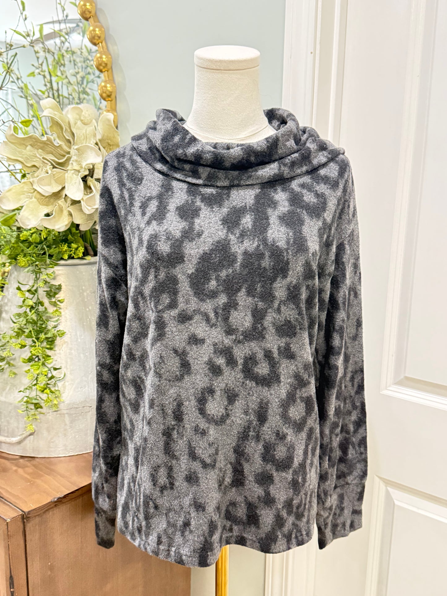Womens Leopard Cowl Neck Sweater Medium EUC