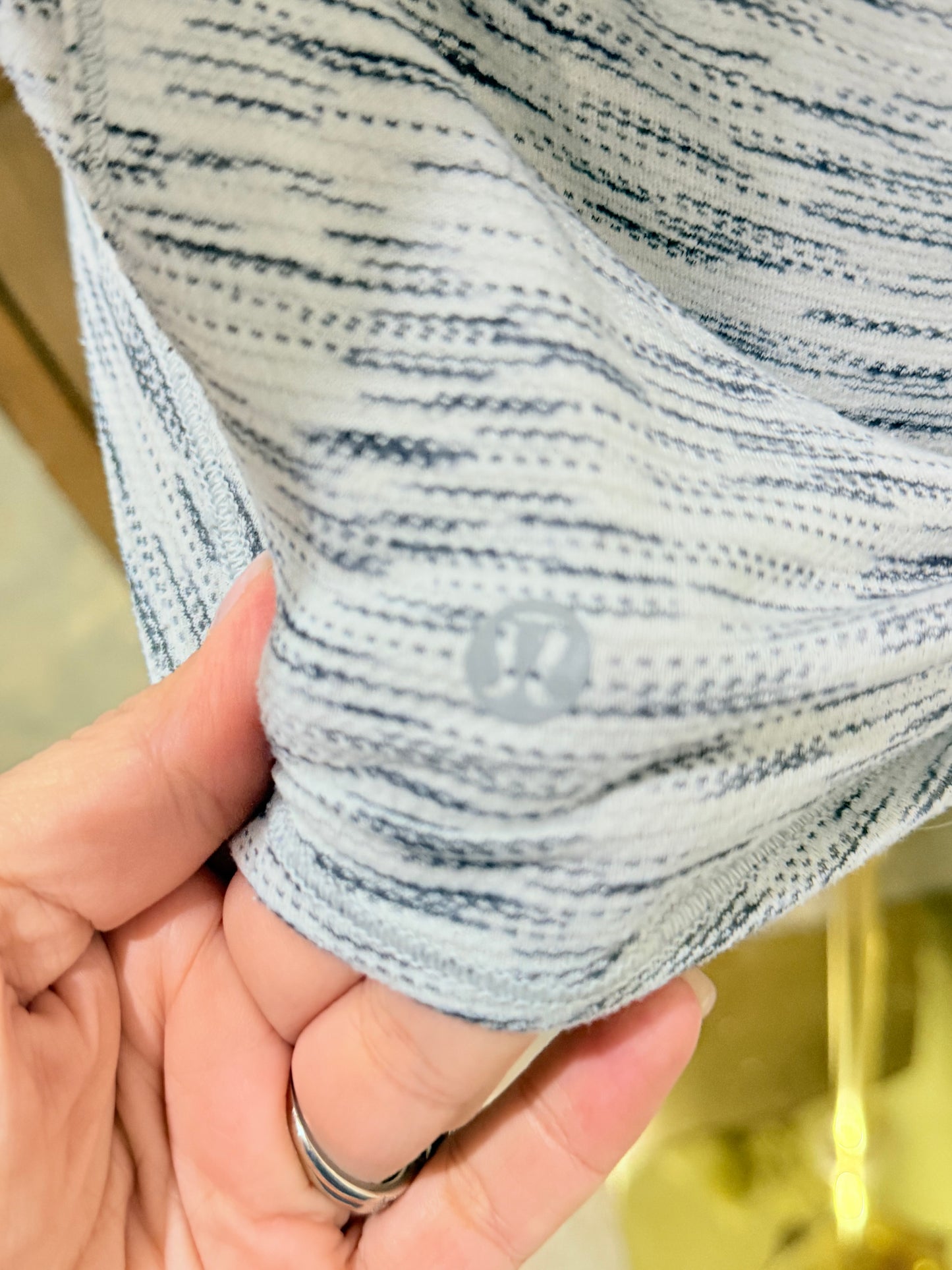 Womens Lululemon Tshirt Size 4 EUC