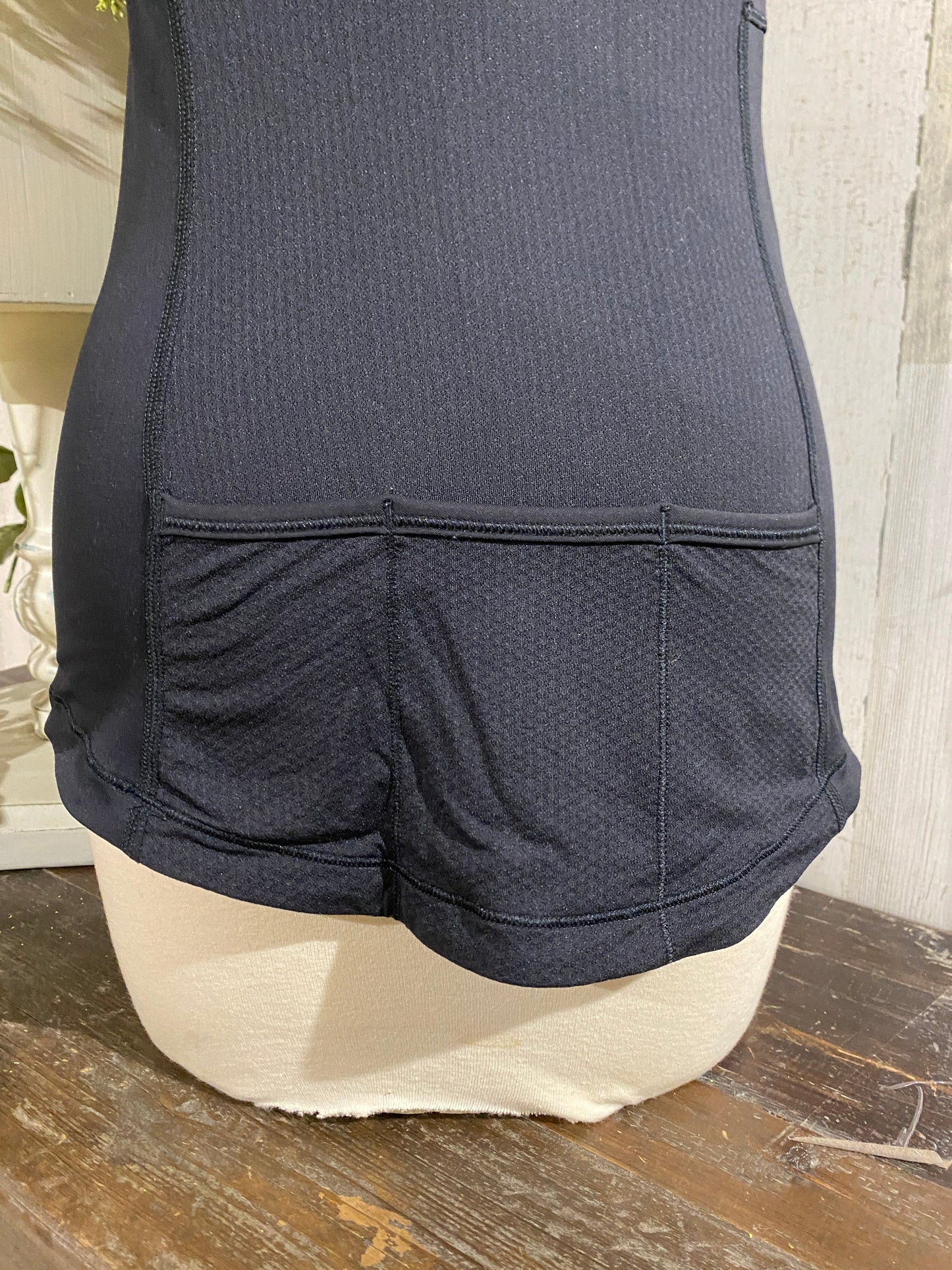 Womens Lululemon Top Sz 6 Retail $148