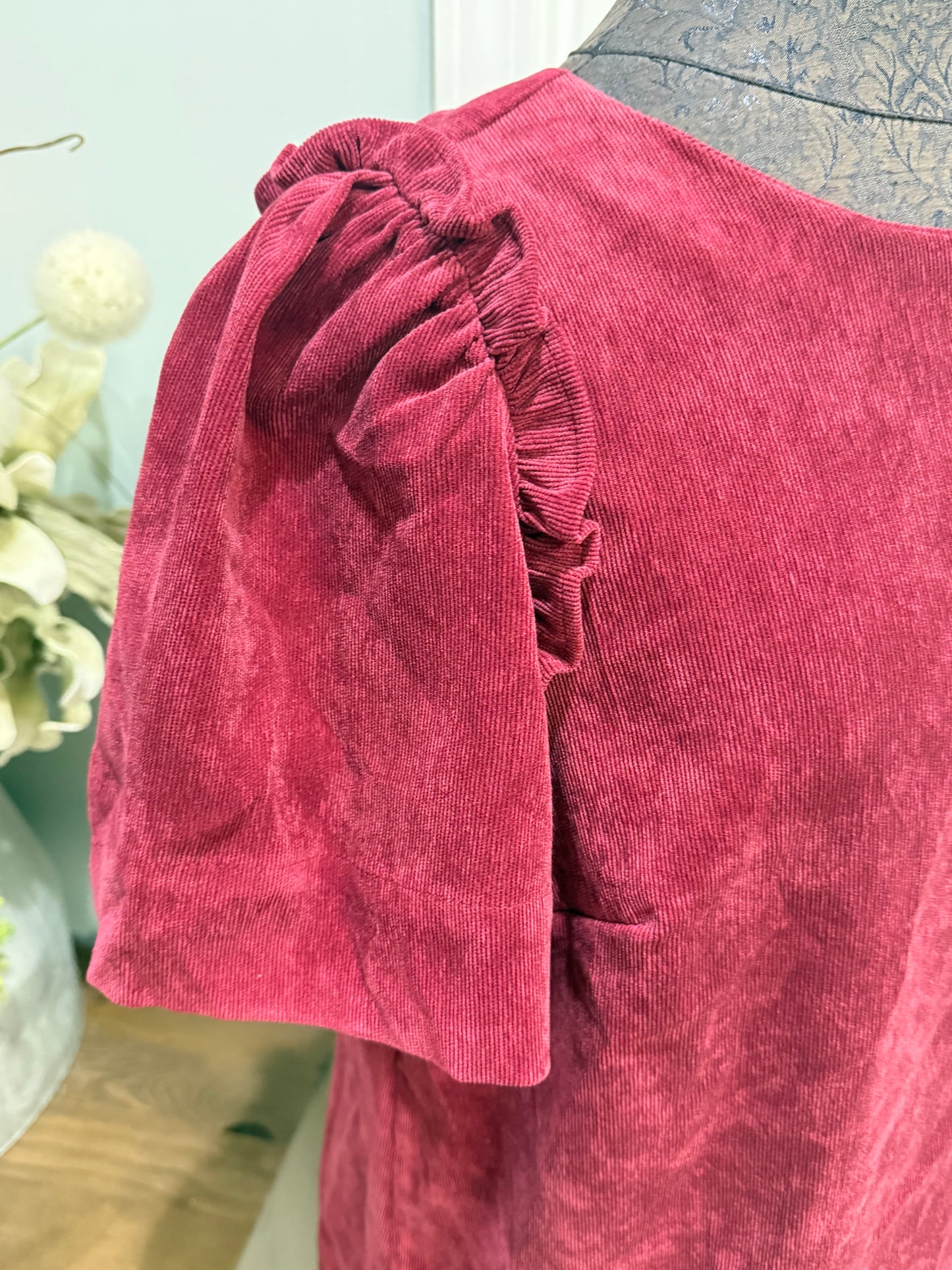 Womens Crown & Ivy Short Sleeve Corduroy Blouse Medium EUC