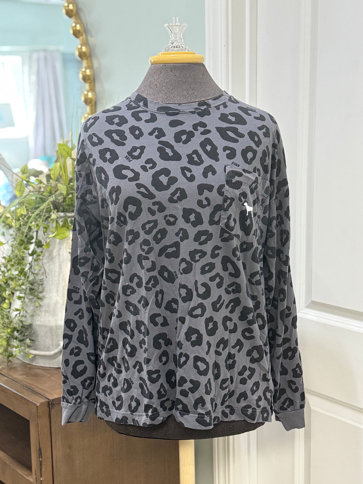 Womens Victoria's Secret Pink Leopard Shirt Medium EUC