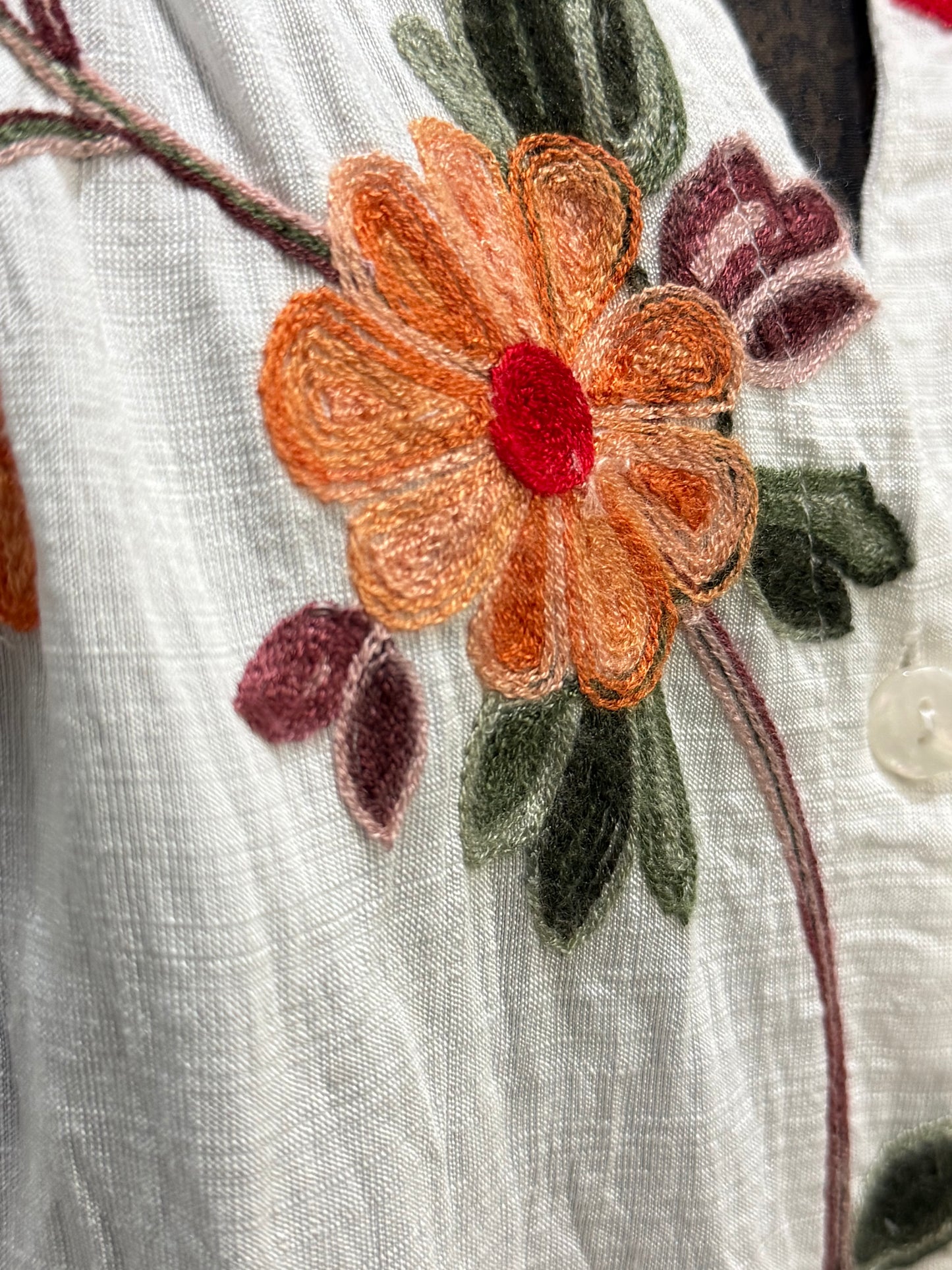 Womens White Embroidered Blouse Size Medium EUC