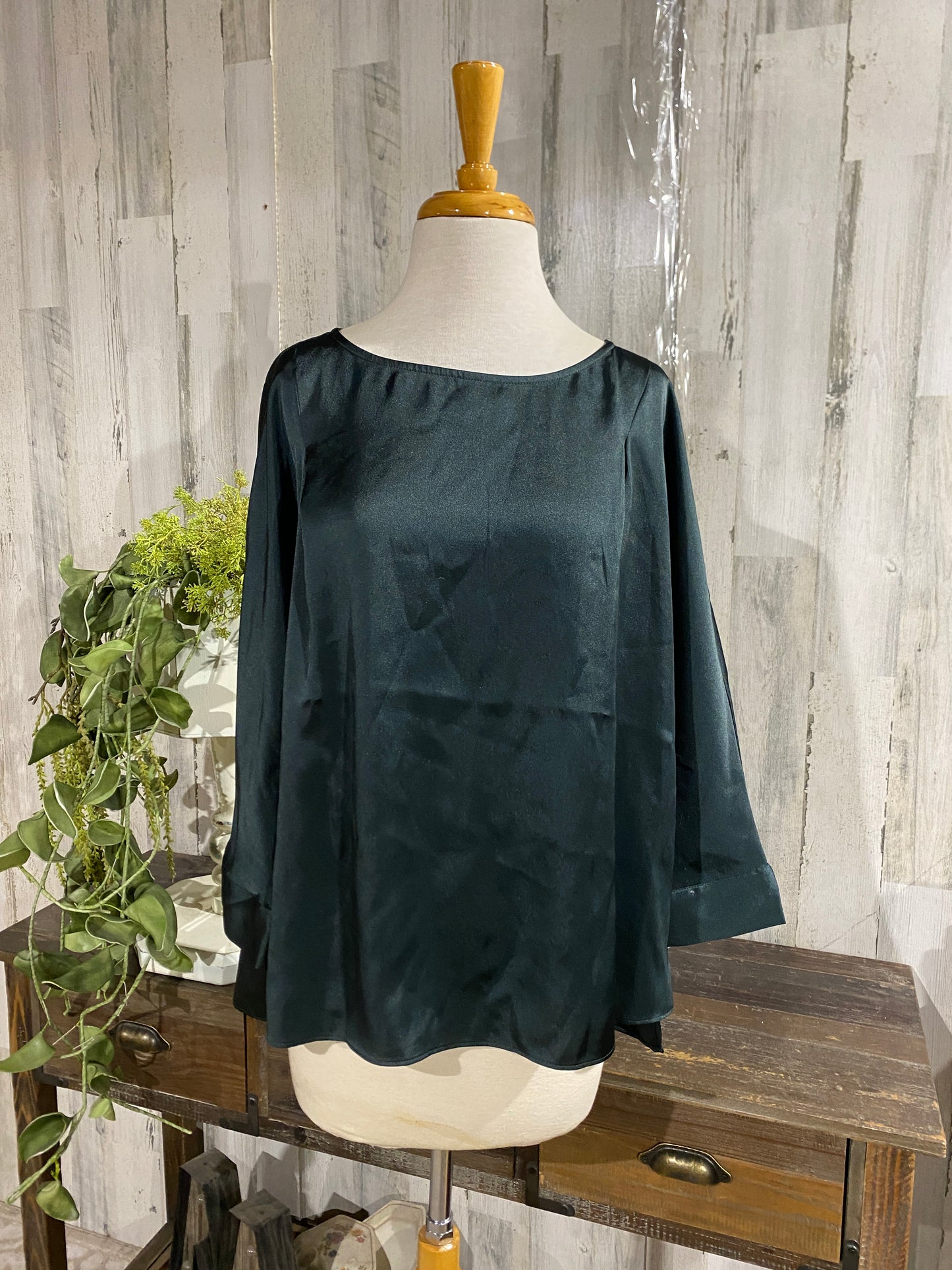 Womens Express SatinTop Sz Medium