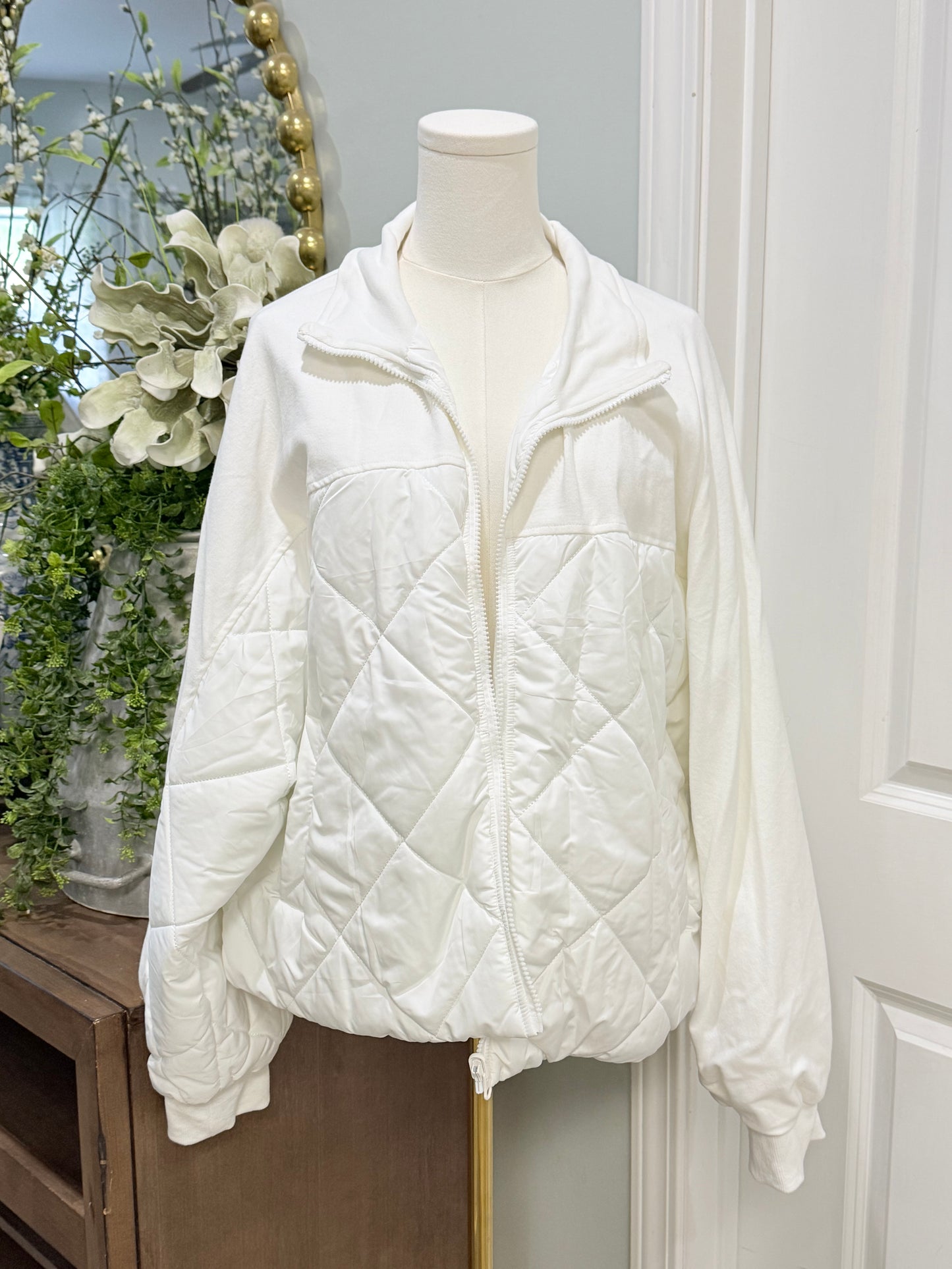 Womens White Quilted Coat Size XL EUC