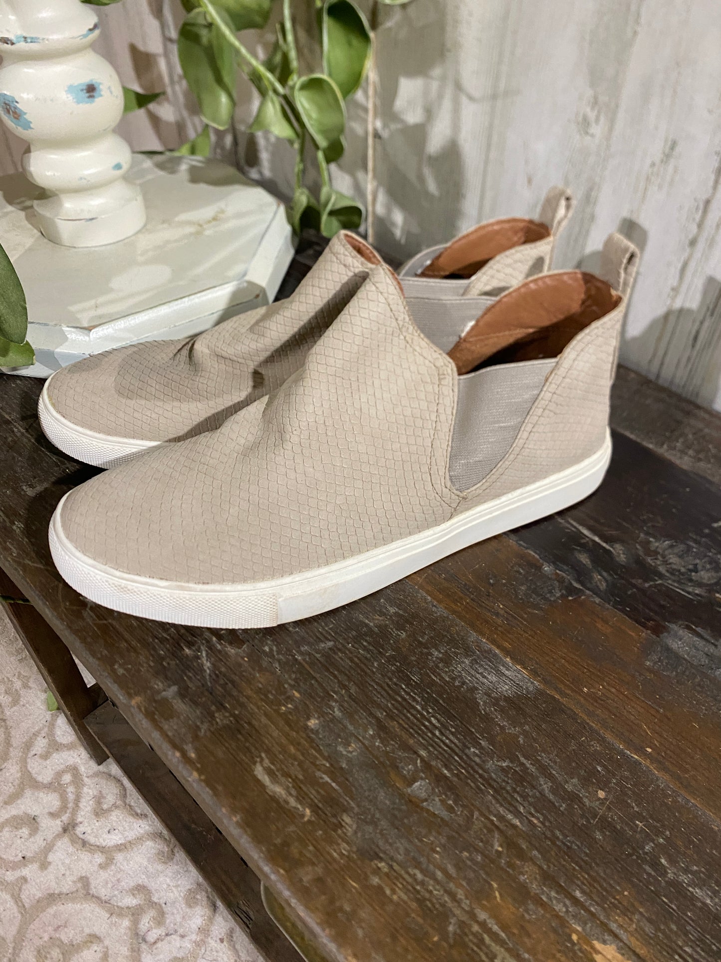 Womens Report Sneakers Sz 12