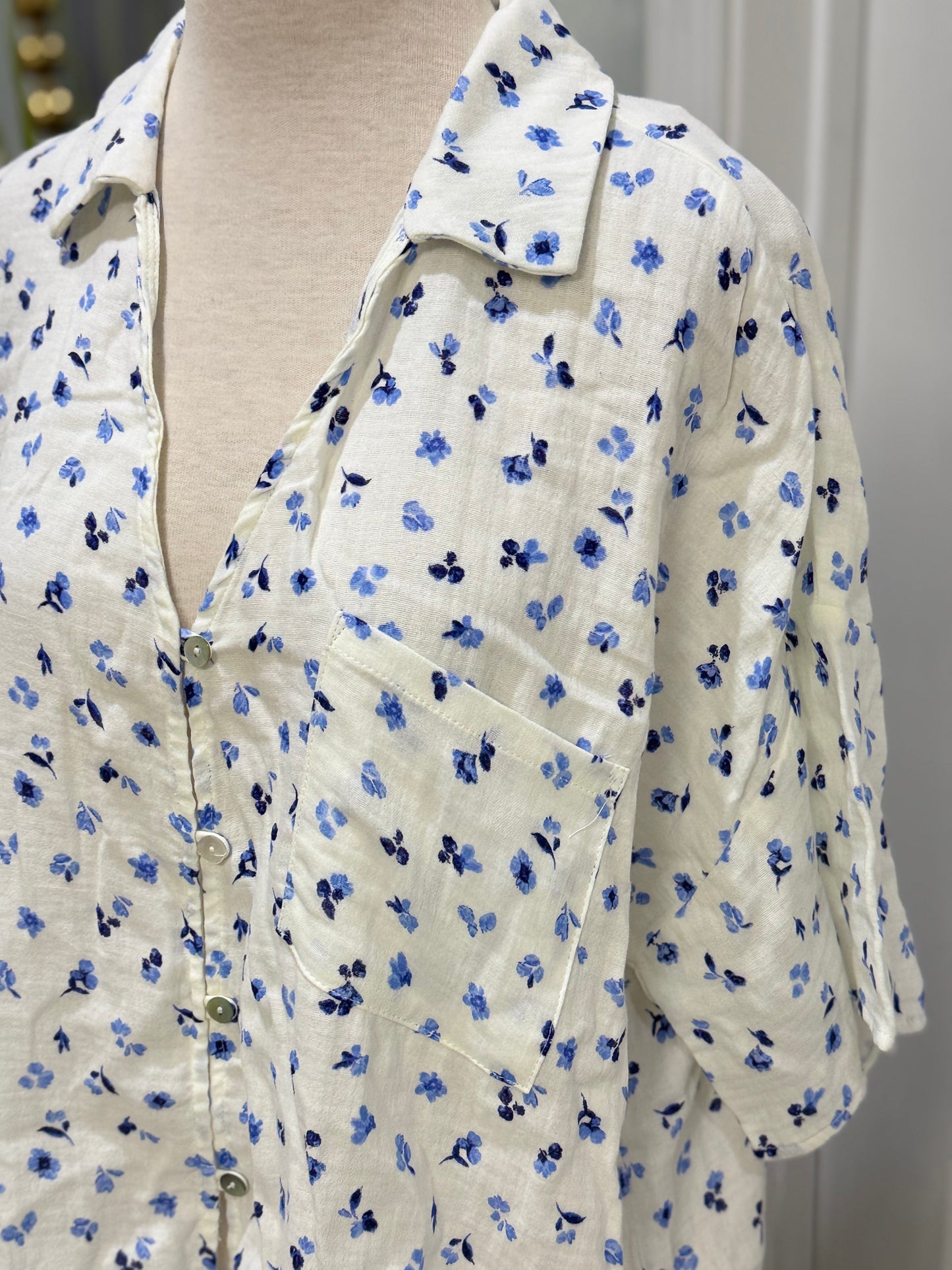Womens Gilli Floral Blouse Size Large NWT $42.95