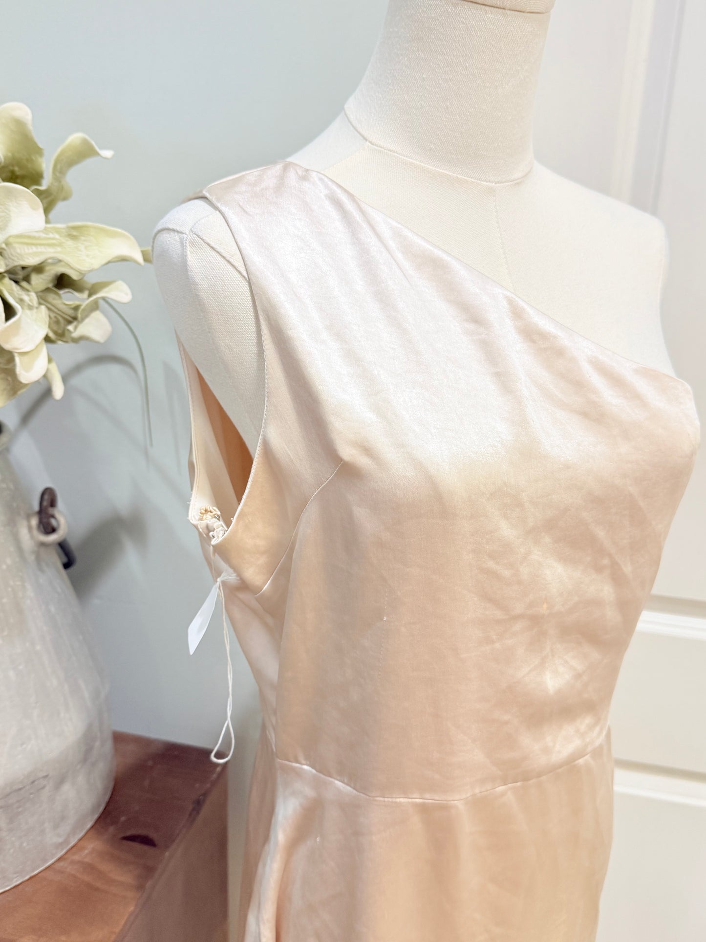 Womens Glam Satin One Shoulder Medium EUC