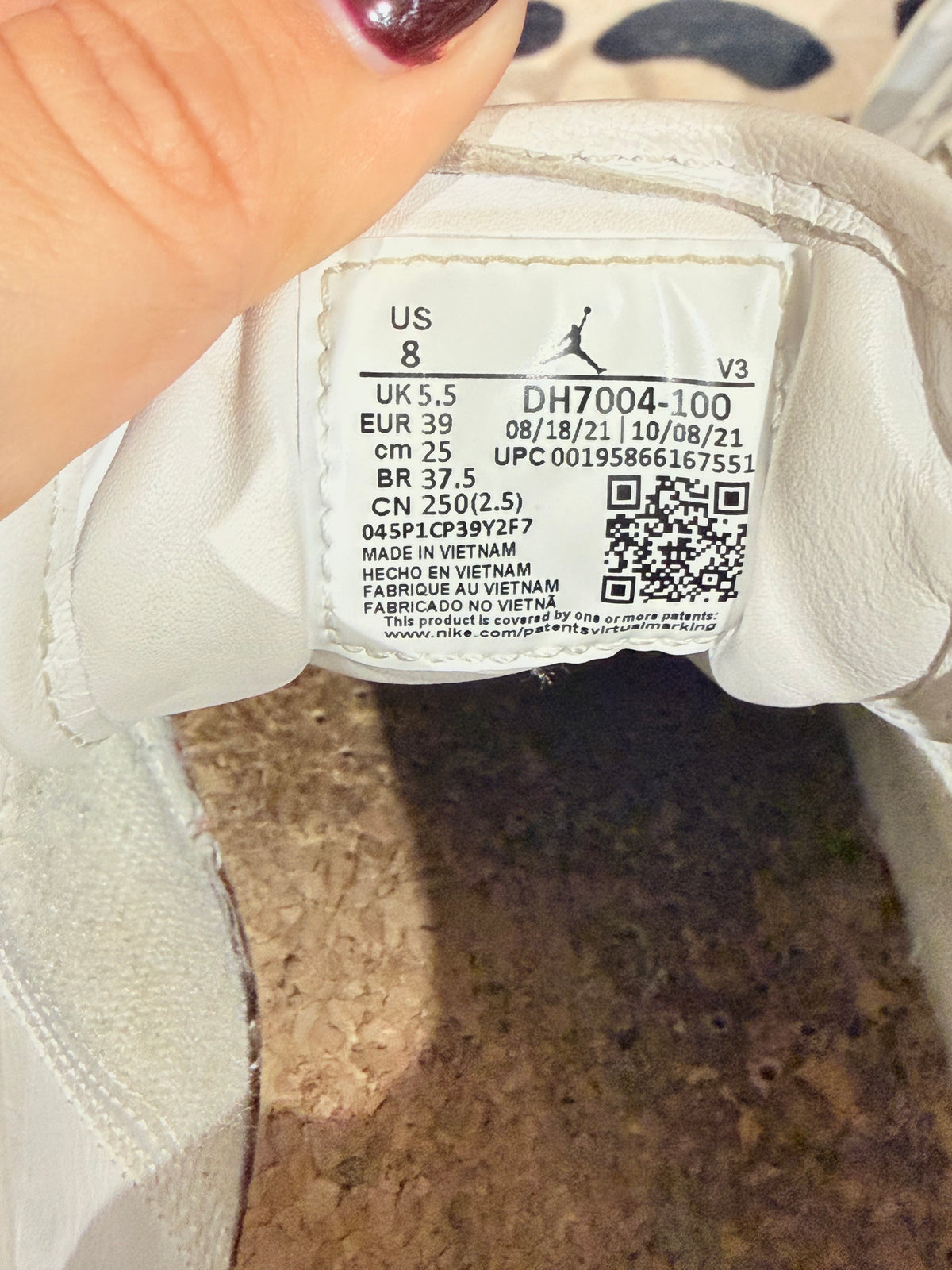 Womens Nike Sneakers Size 8 GUC