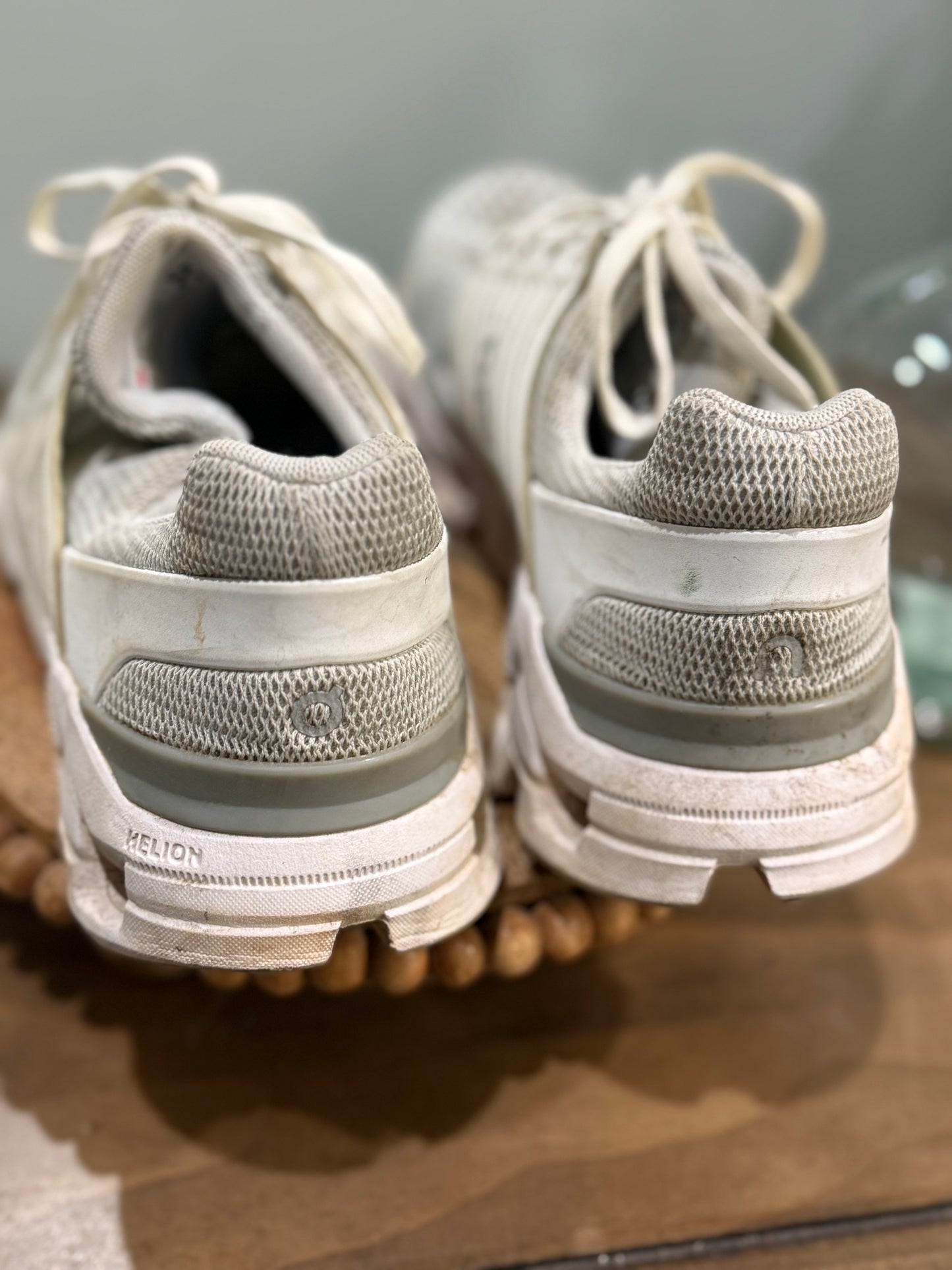 Womens On Cloud Sneakers Size 9.5