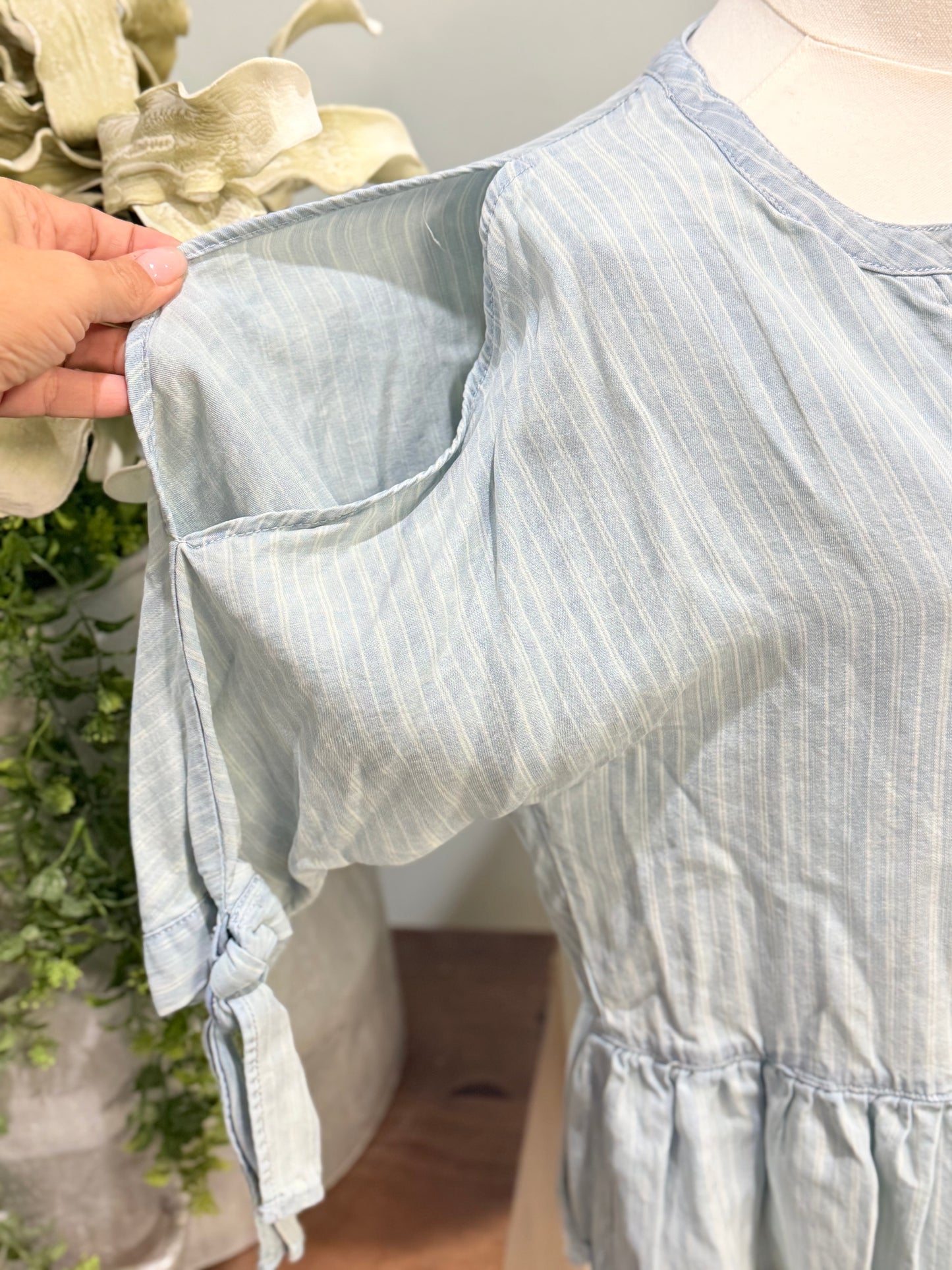 Woemsn Denim Peplum Blouse Large EUC