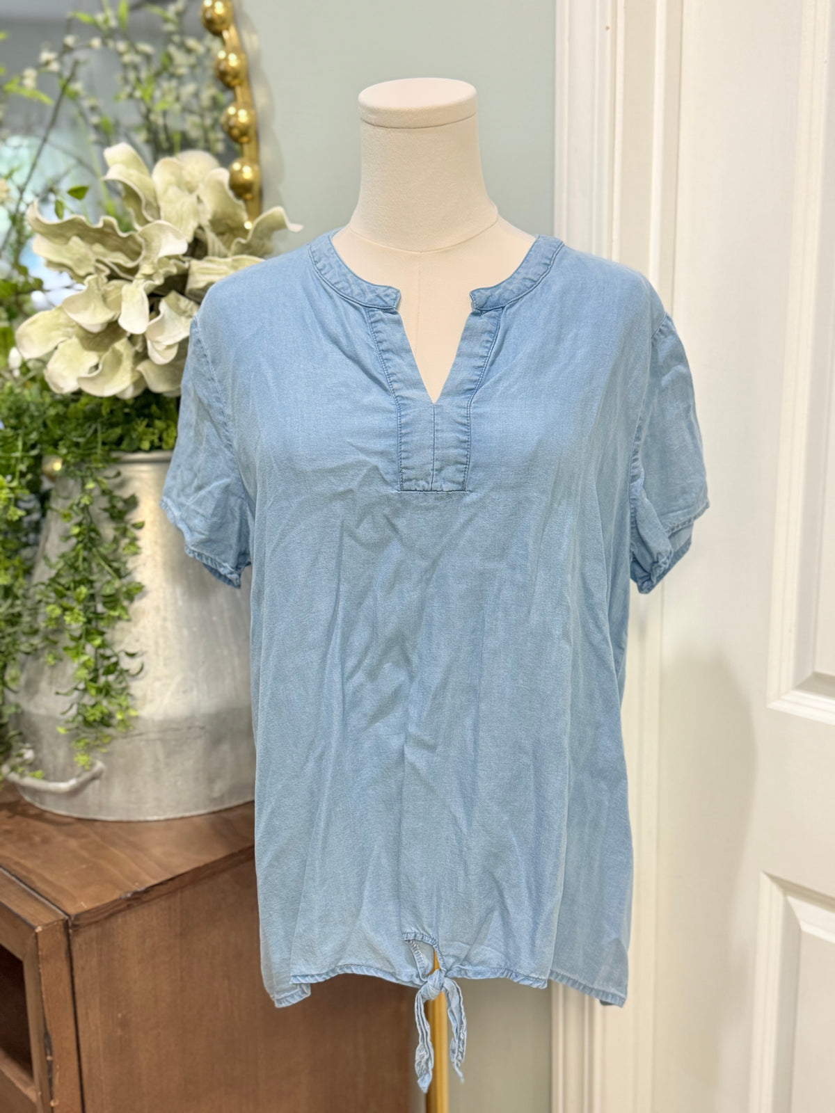 Womens Signature Studio Denim Blouse Medium EUC