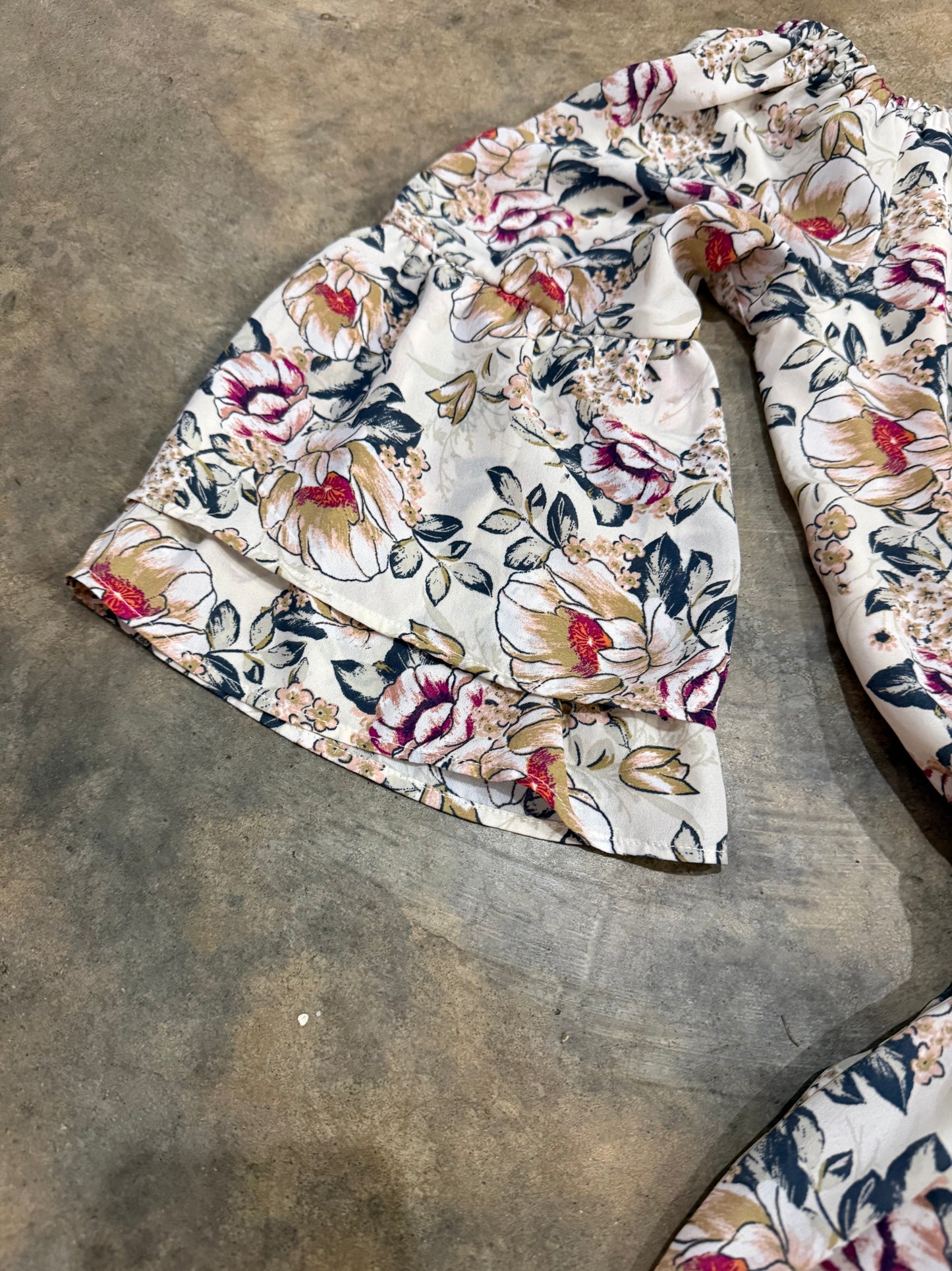 Womens As U Wish Floral Romper Medium EUC