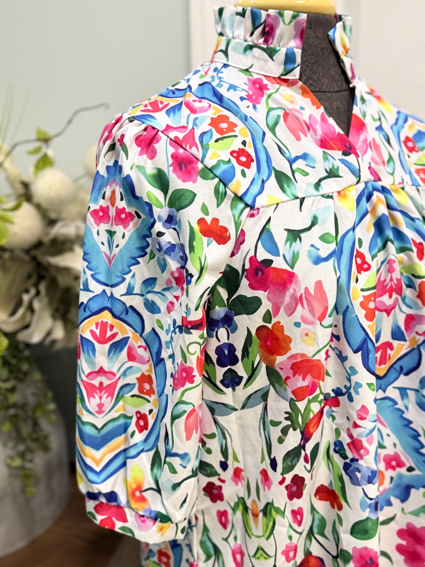 Womens Floral Blouse with Ruffle Collar Medium EUC