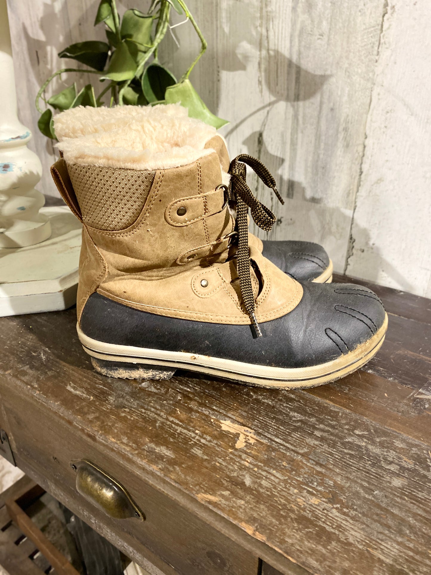Womens Bear Paws Boots Sz 10