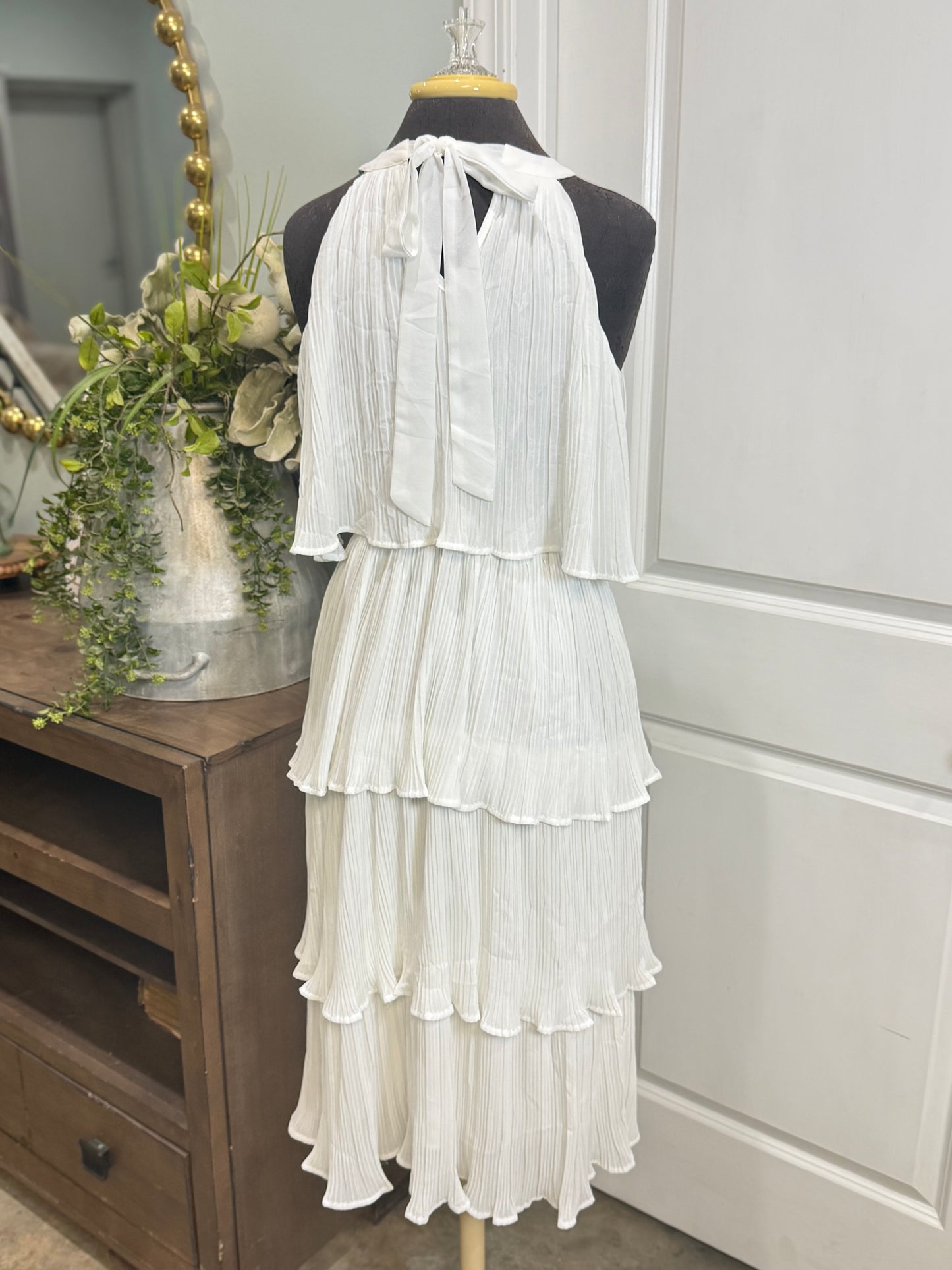 Womens White Ruffle Maxi Dress Medium EUC