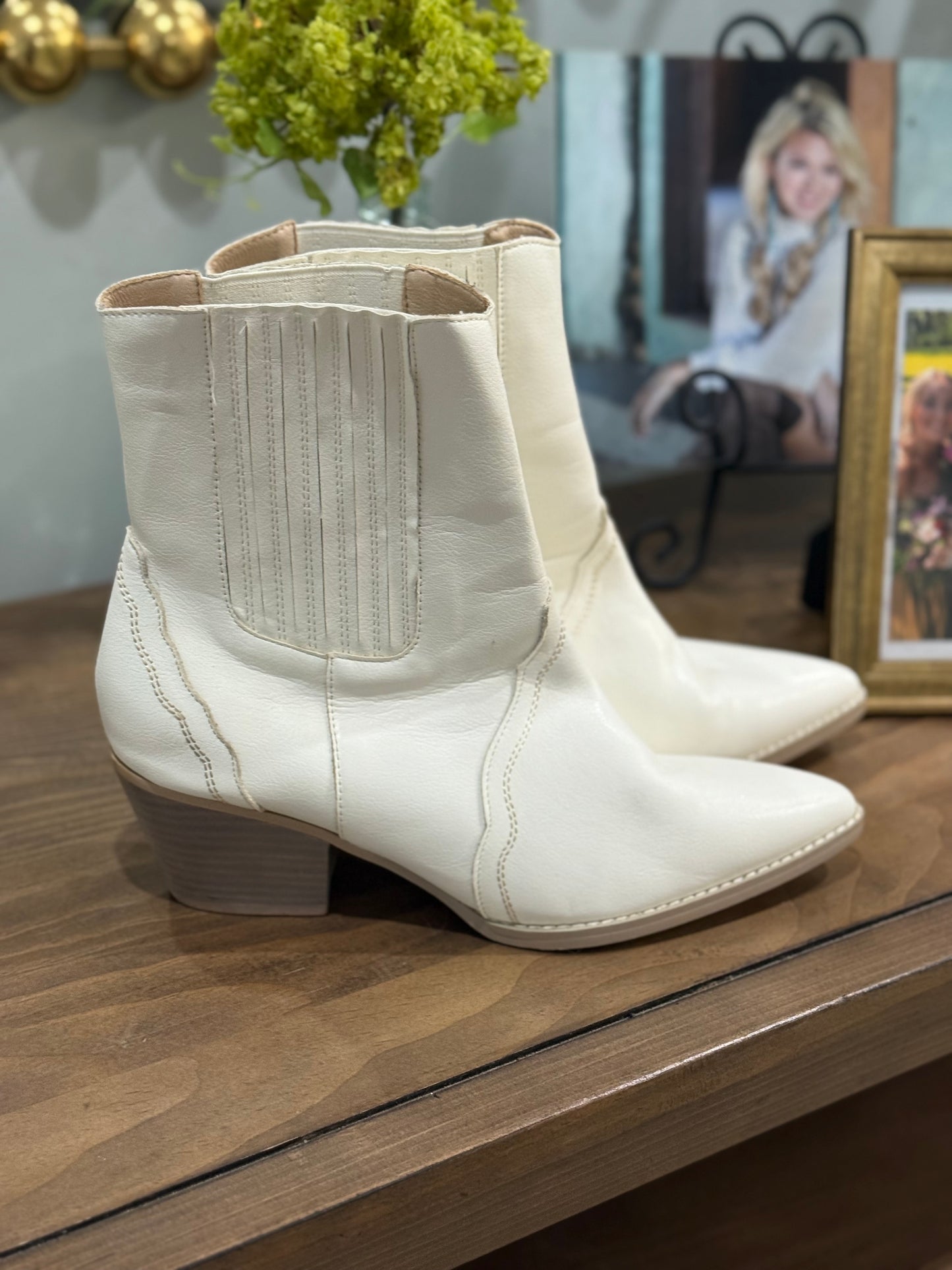 Womens Oasis Society White Boots Size 10