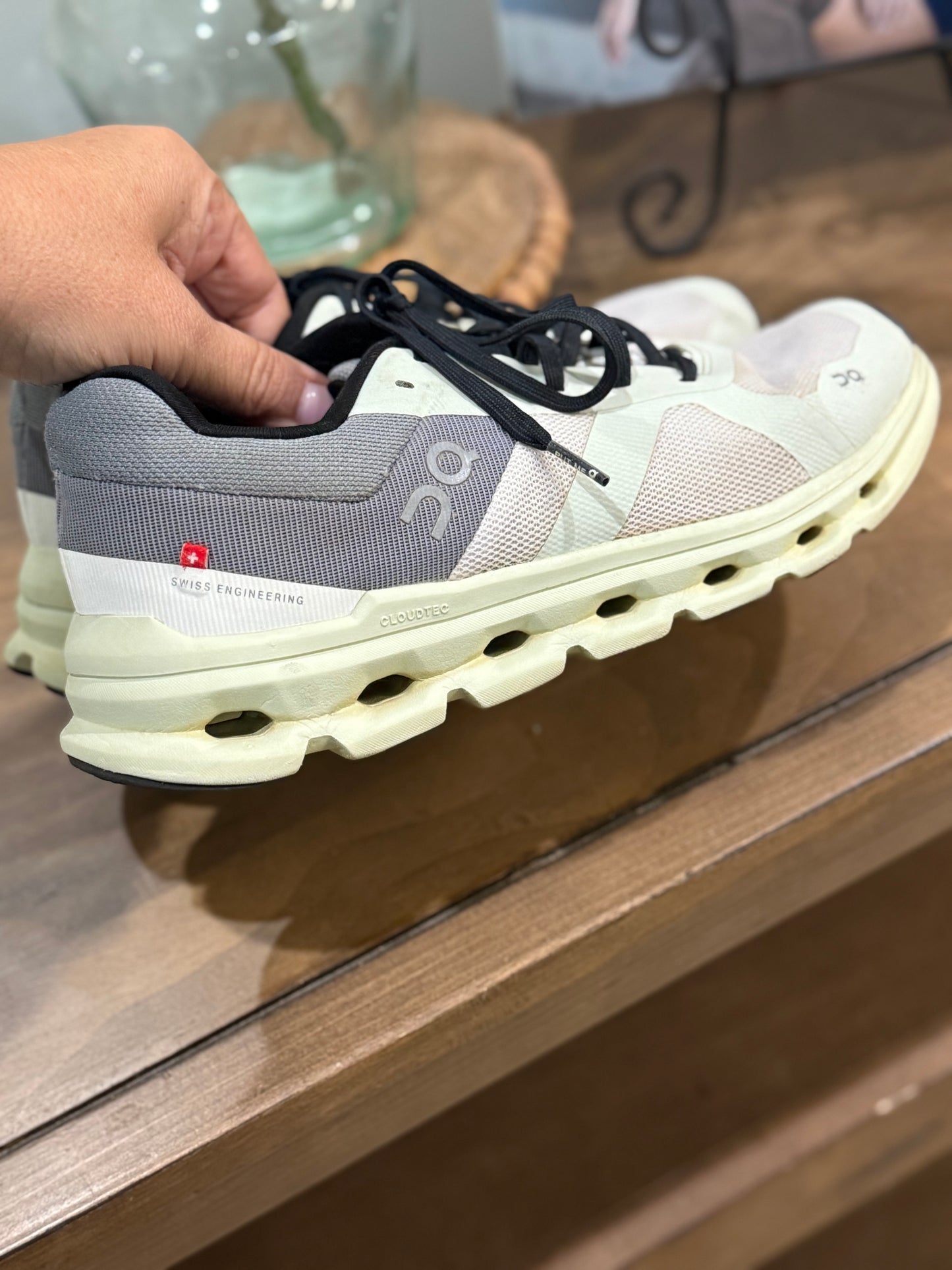 Womens On Cloud Sneakers Size 8