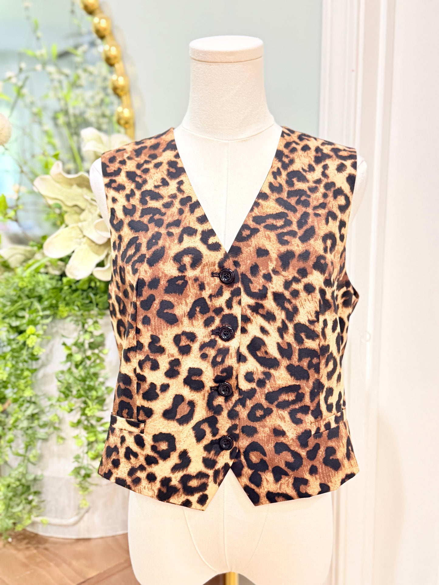 Womens Leopard Vest Medium NWT