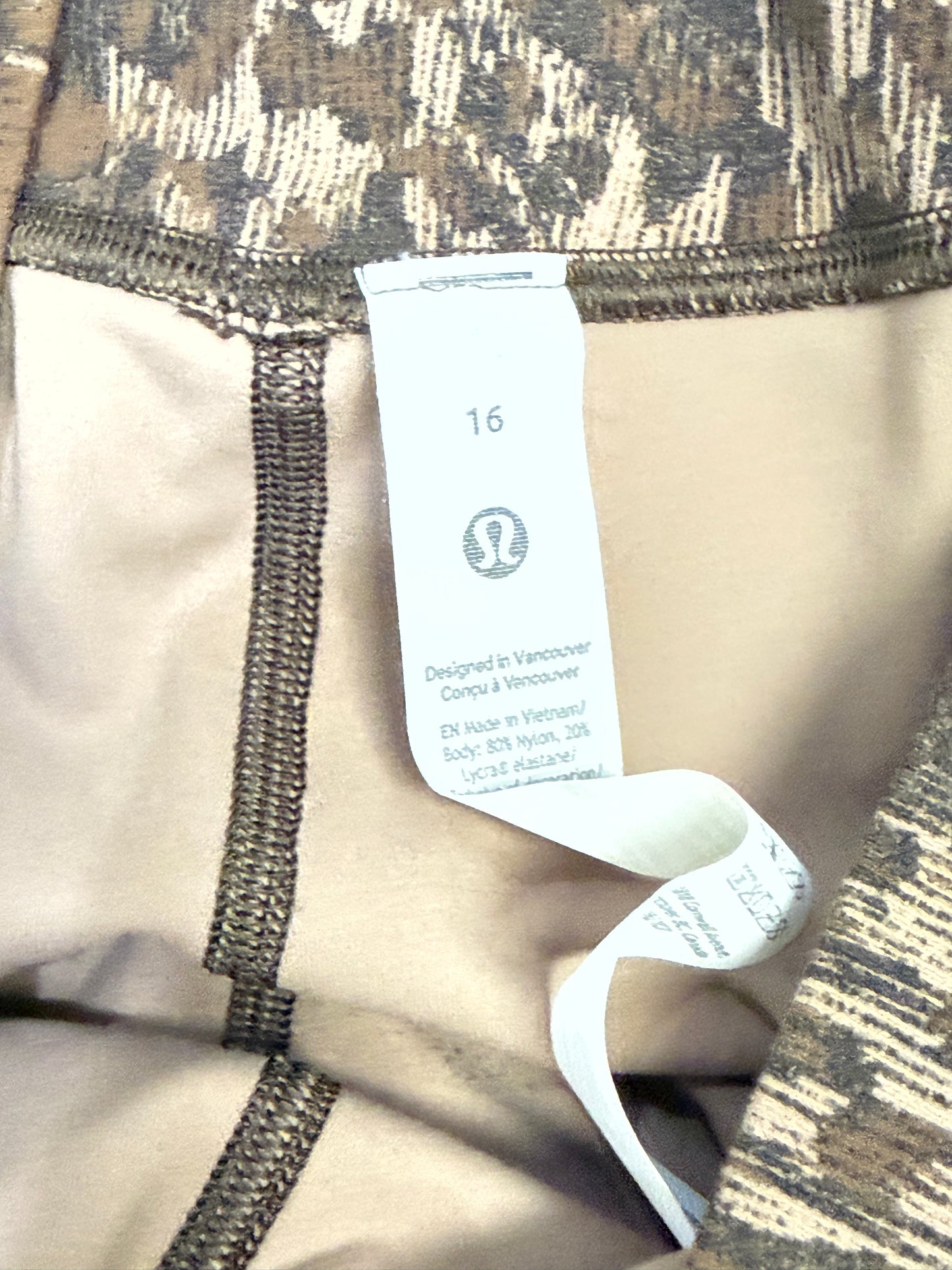 Womens Lululemon Leopard Leggings Size 16 EUC