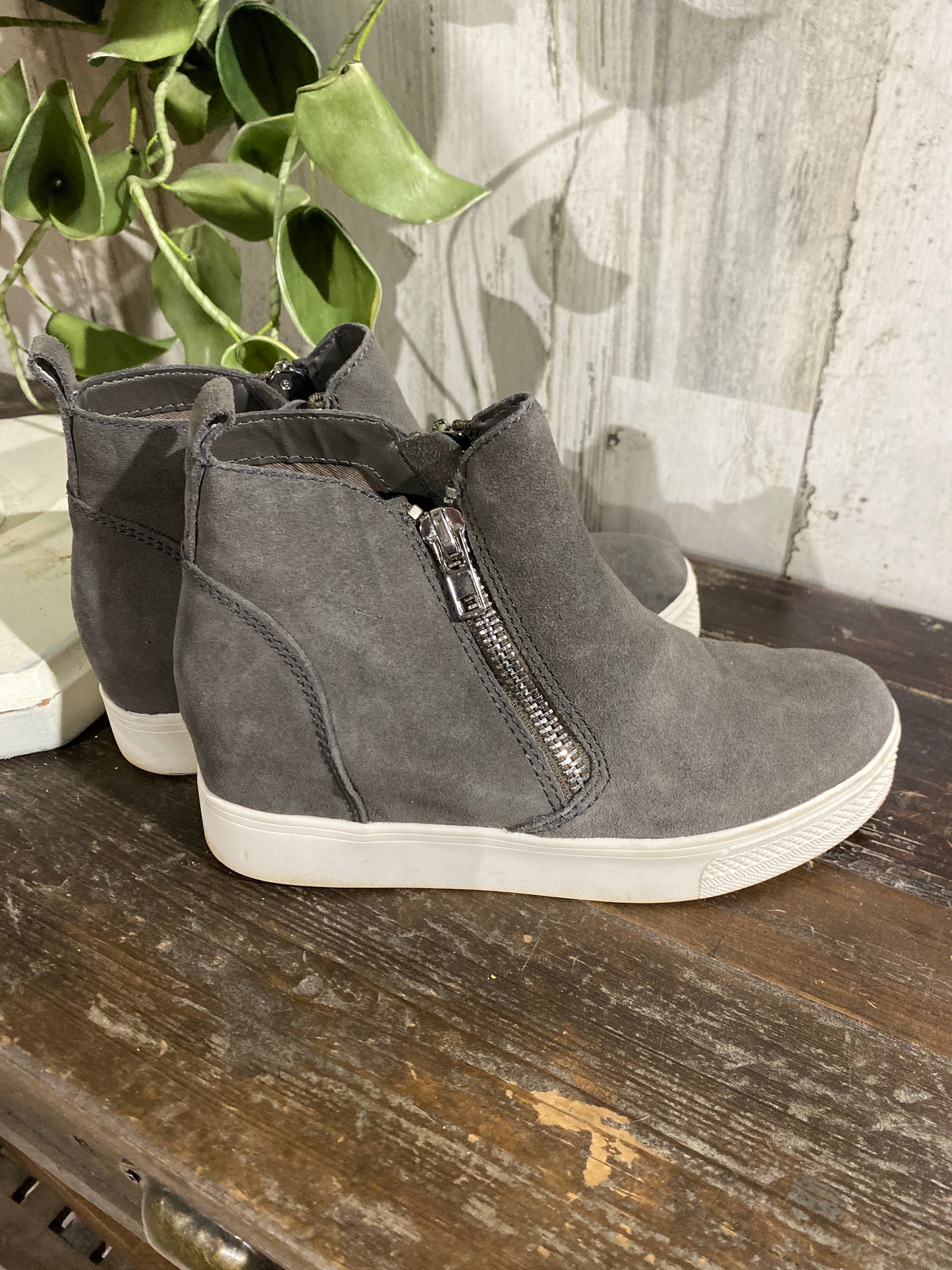 Womens Steve Madden Sneaker Booties Sz 7.5