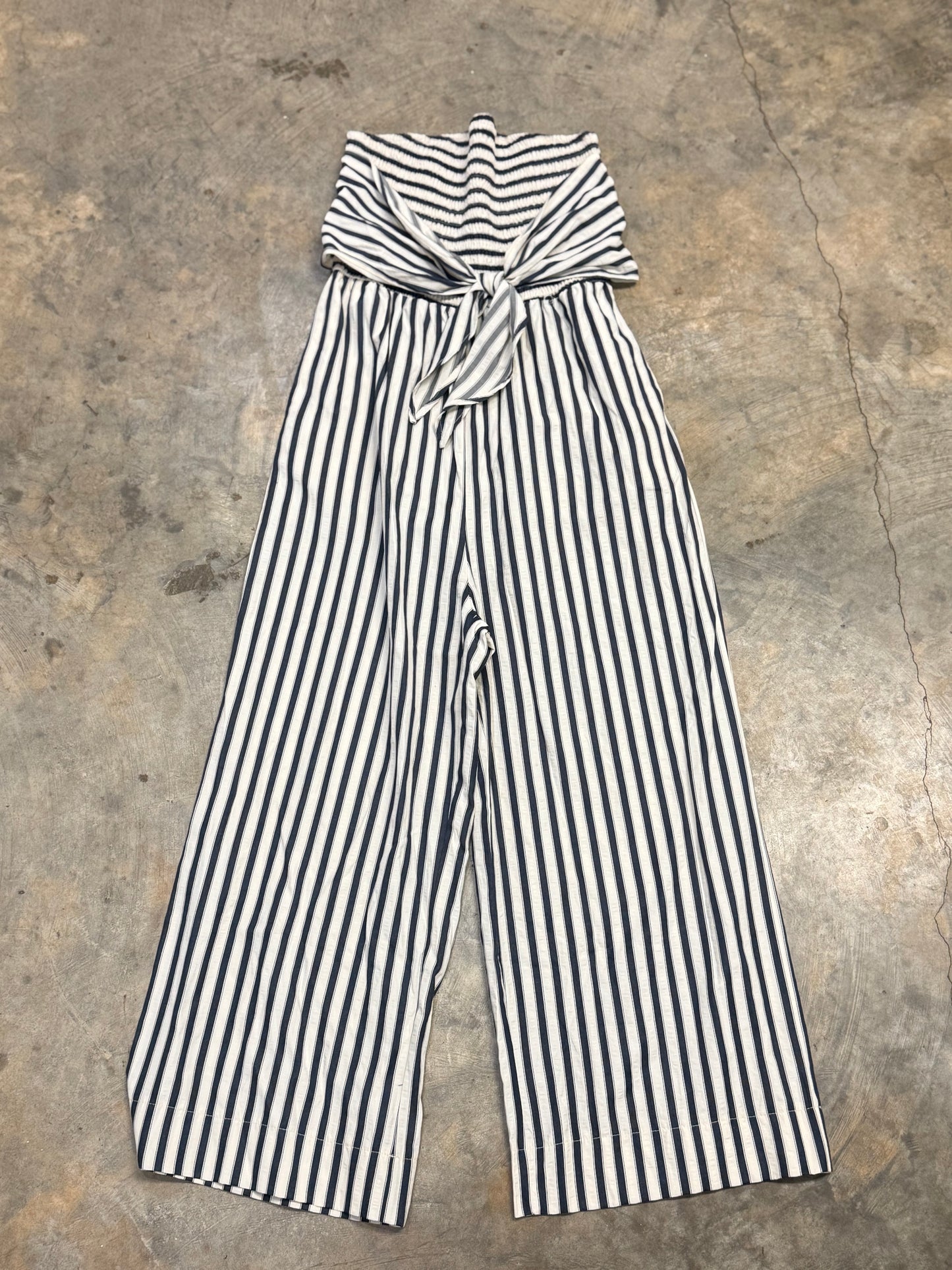 Womens Stripe Smocked Romper Size Medium EUC