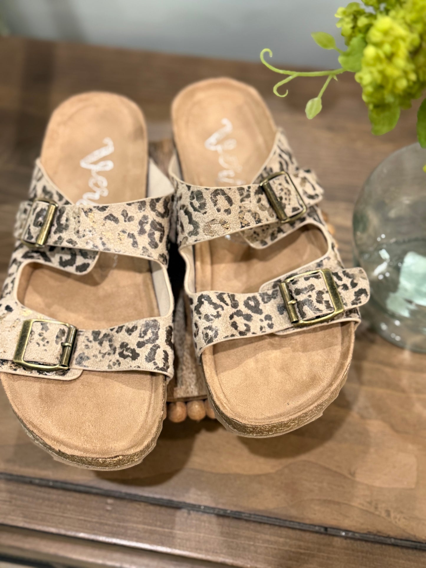 Womens Very G Leopard Sandals Size 8.5