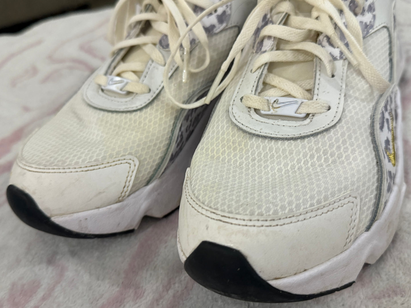 Womens Nike Sneakers Size 9
