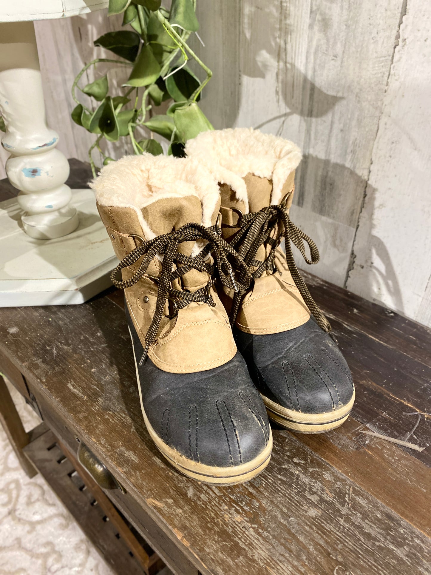 Womens Bear Paws Boots Sz 10