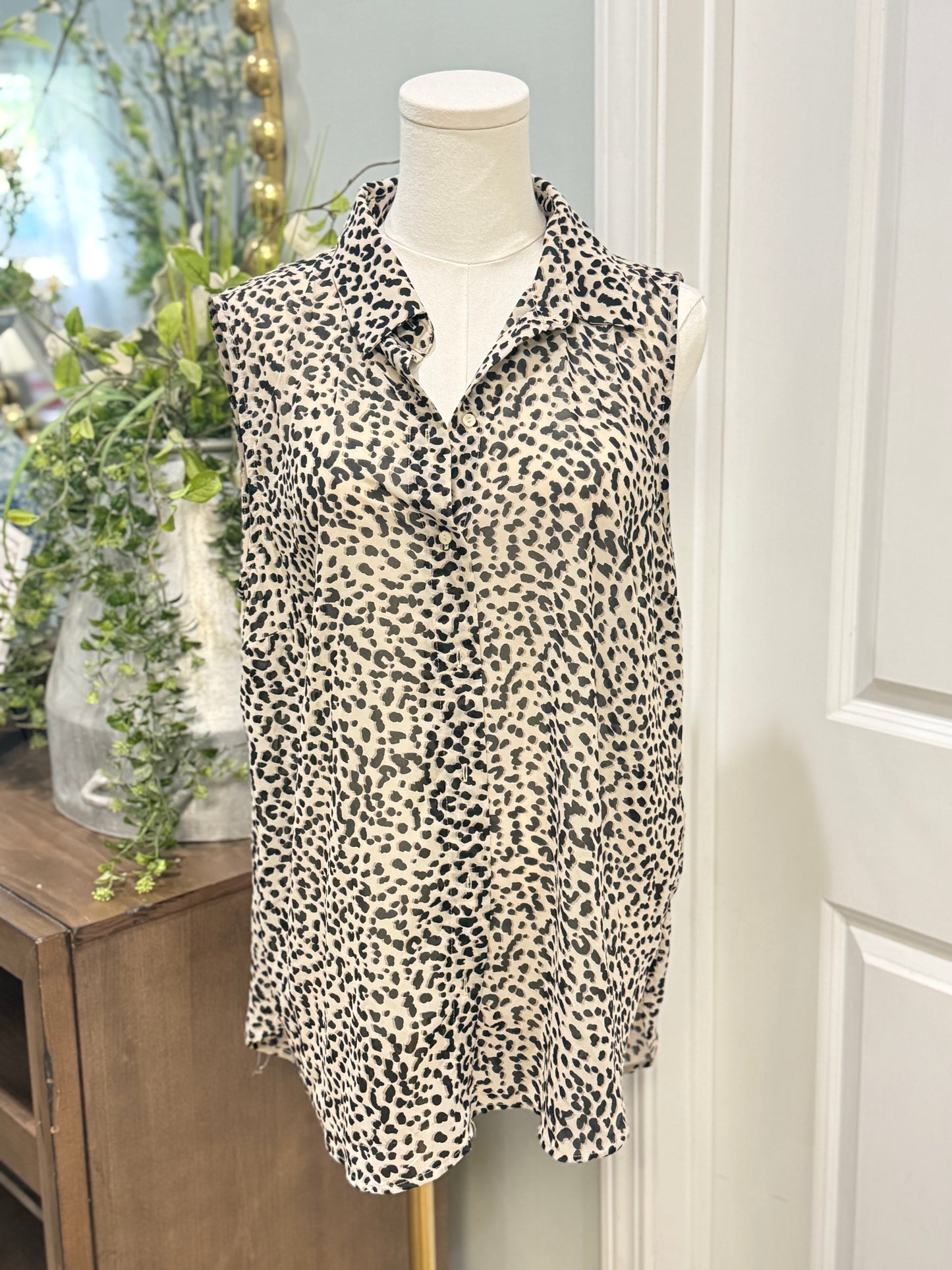 Womens H&M Leopard Sleeveless Blouse Size 10 EUC