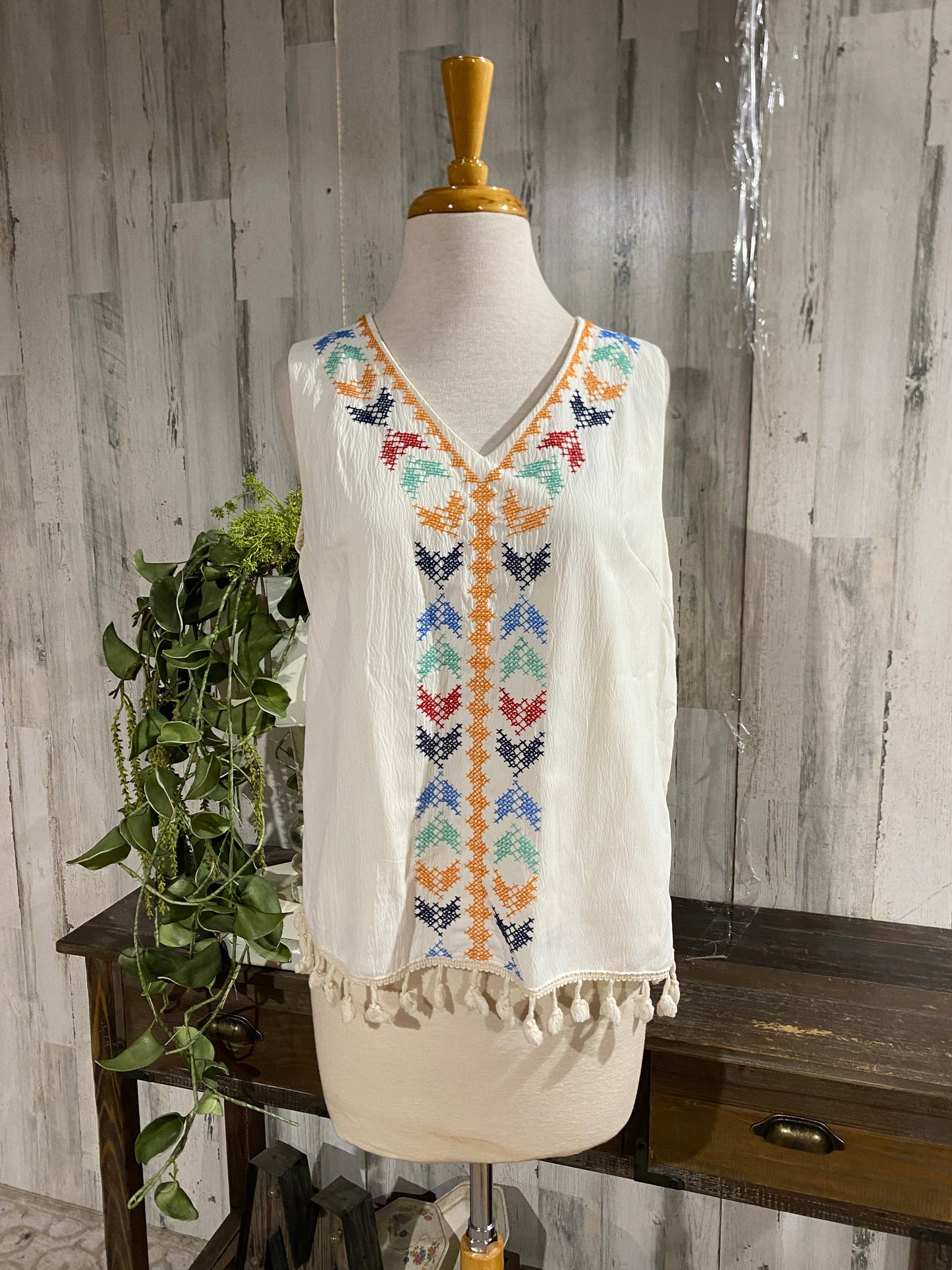 Womens Embroidered Tank Sz Large