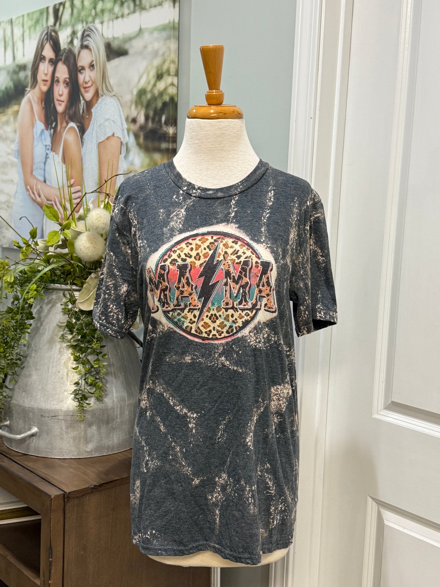 Womens Mama T-shirt Size Medium