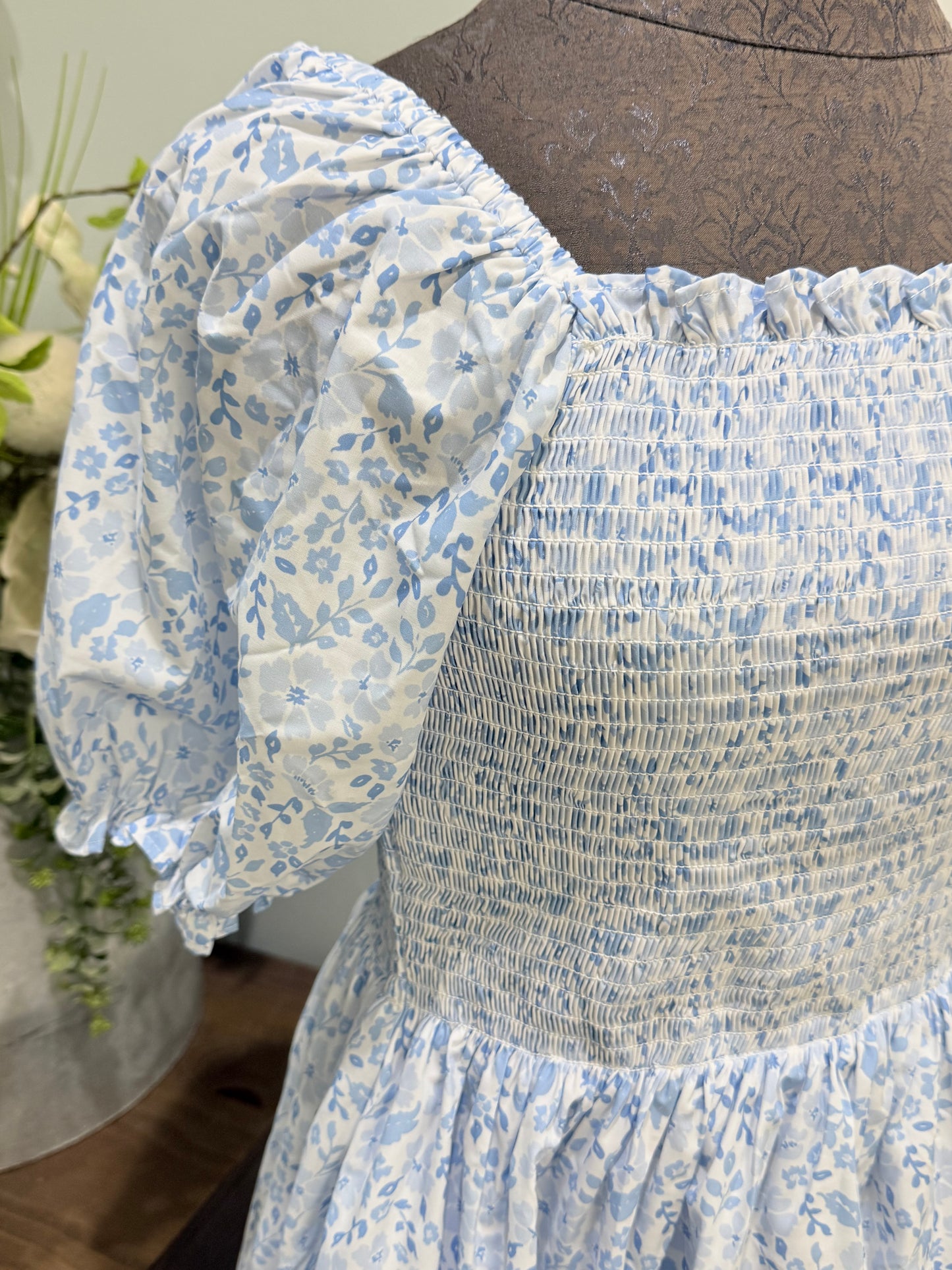 Womens Blue Floral Smocked Dress Large EUC