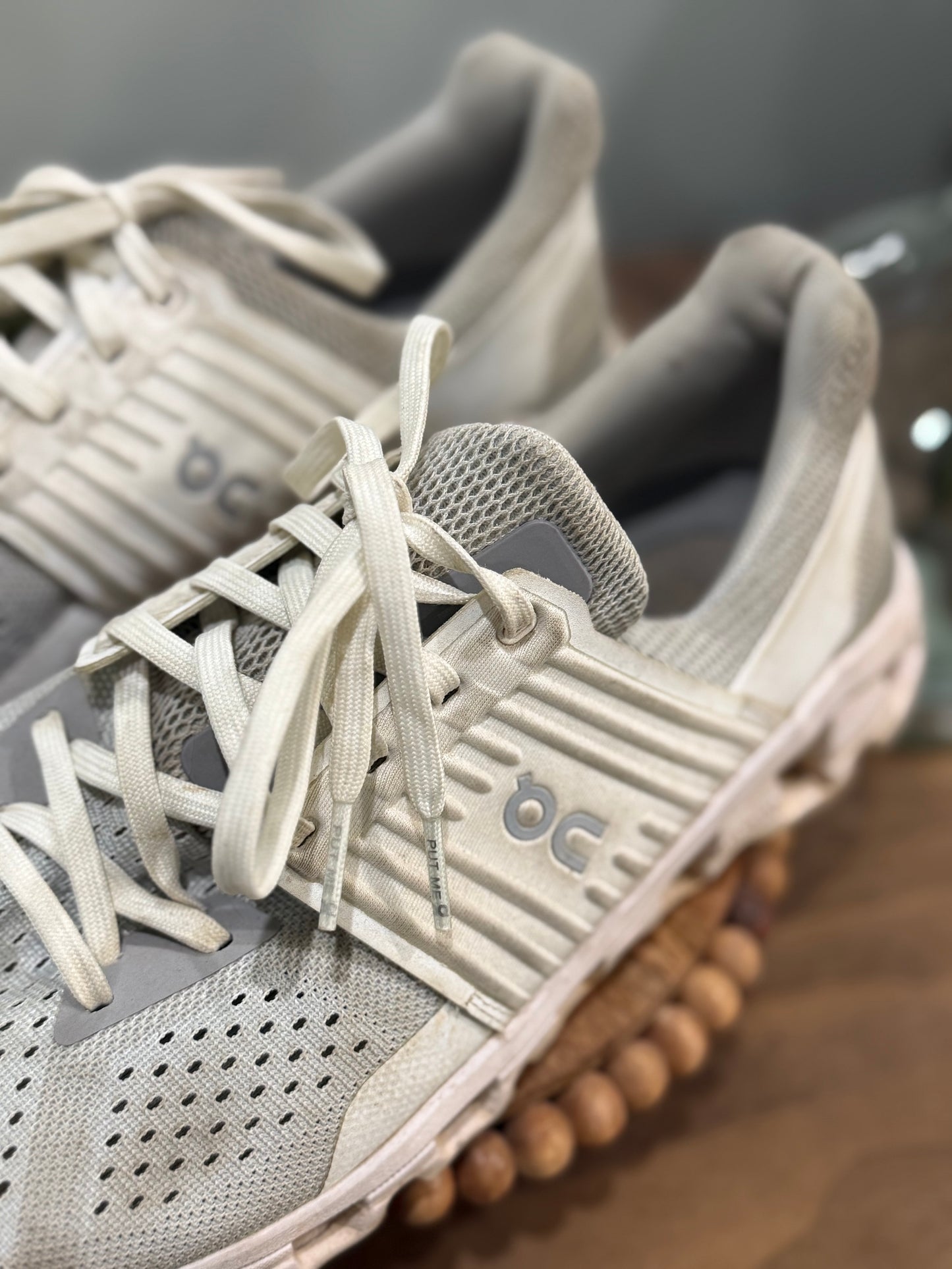 Womens On Cloud Sneakers Size 9.5