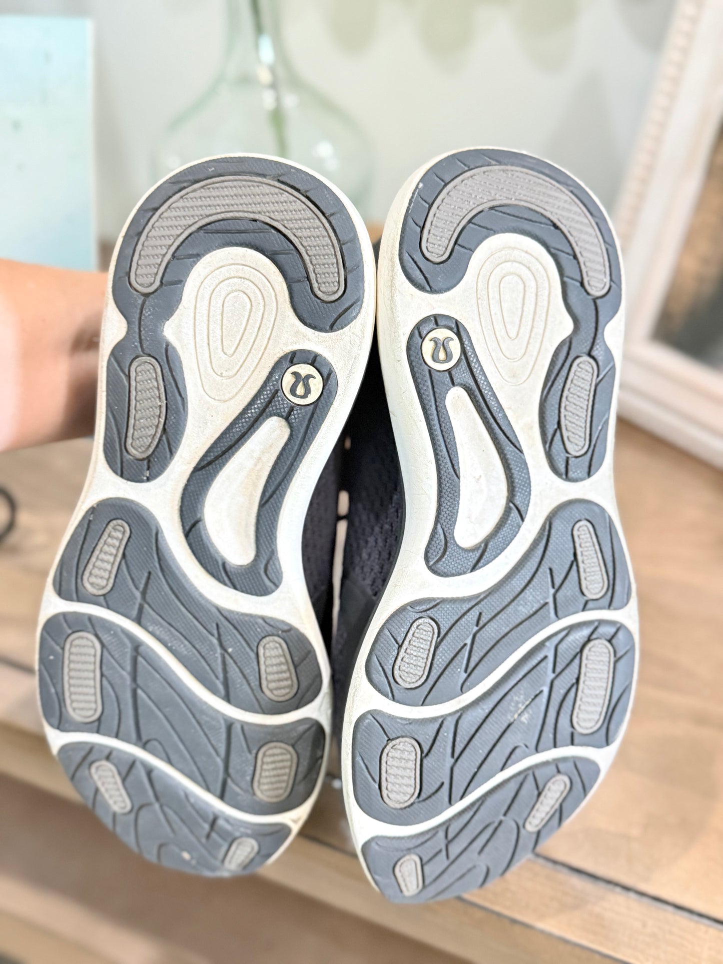 Womens Black Lululemon Tennis Shoes 7.5 EUC
