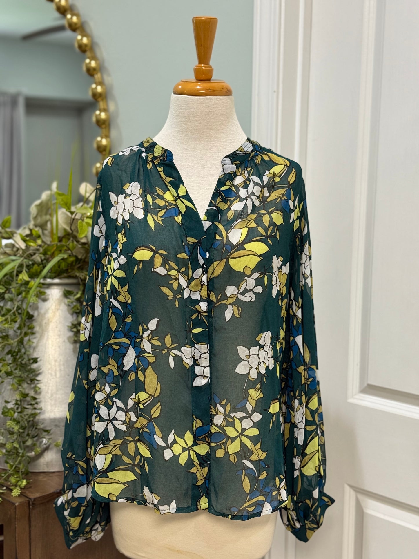 Womens Chico's Sheer Button Down Size 1 (Med) NWT $89