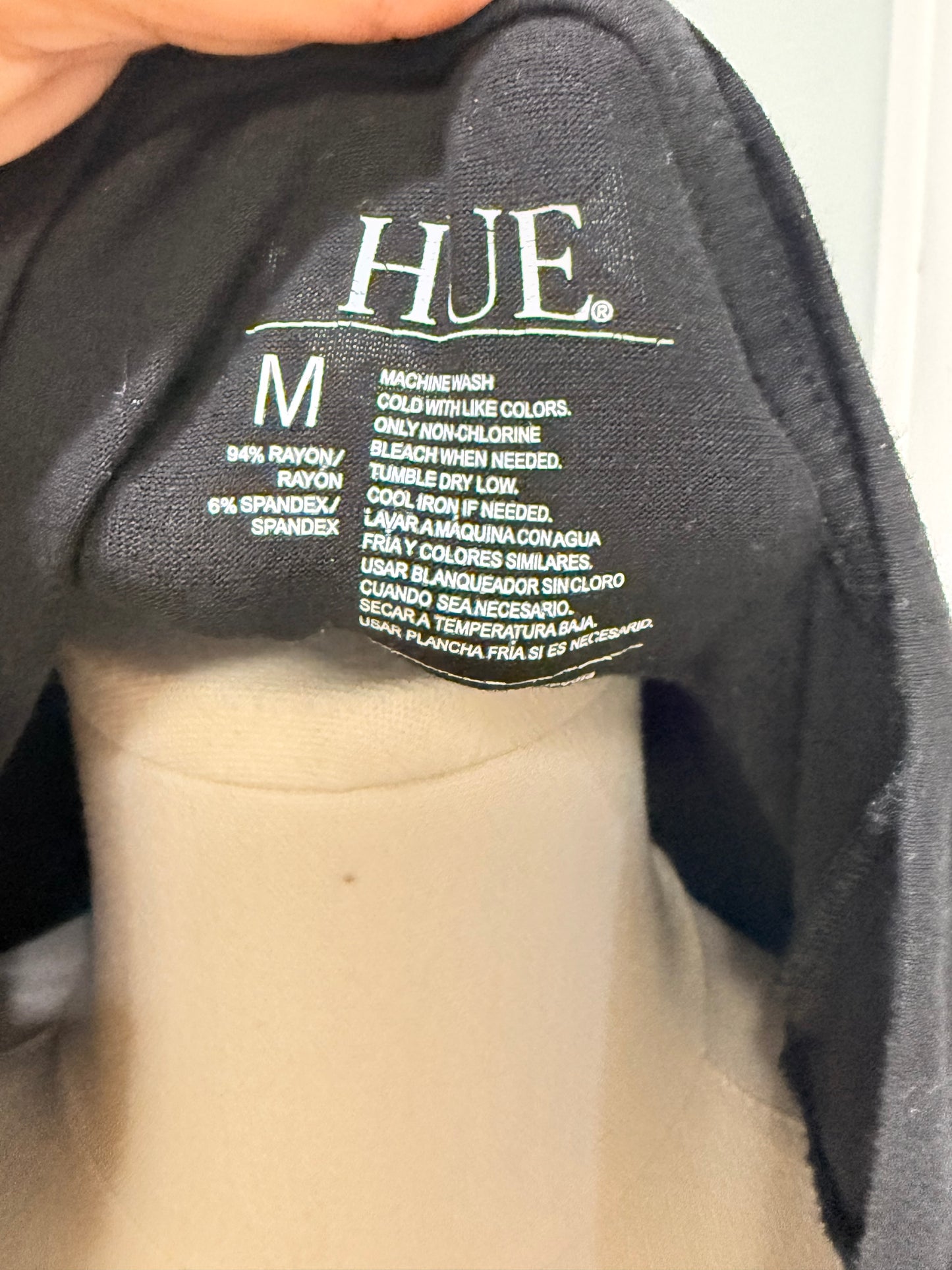 Womens HUE Long Sleeve Tshirt Medium EUC