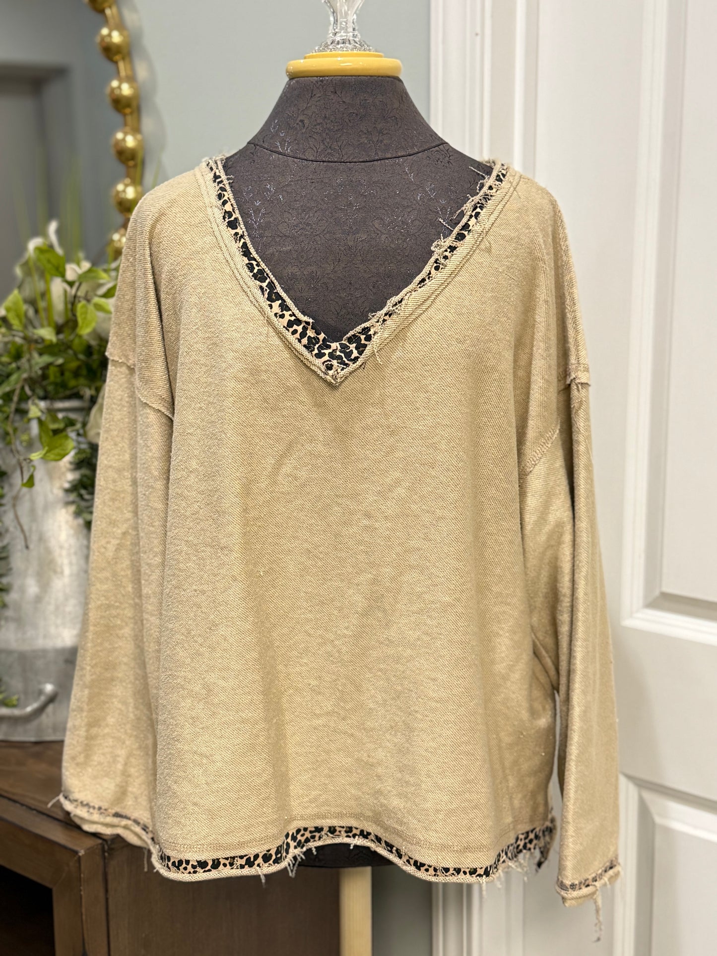 Womens POL Leopard Blouse Medium EUC