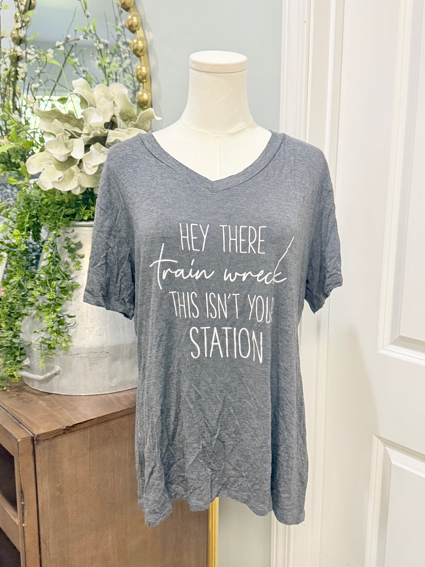 Womens Hey There Train Wreck Tshirt Medium EUC