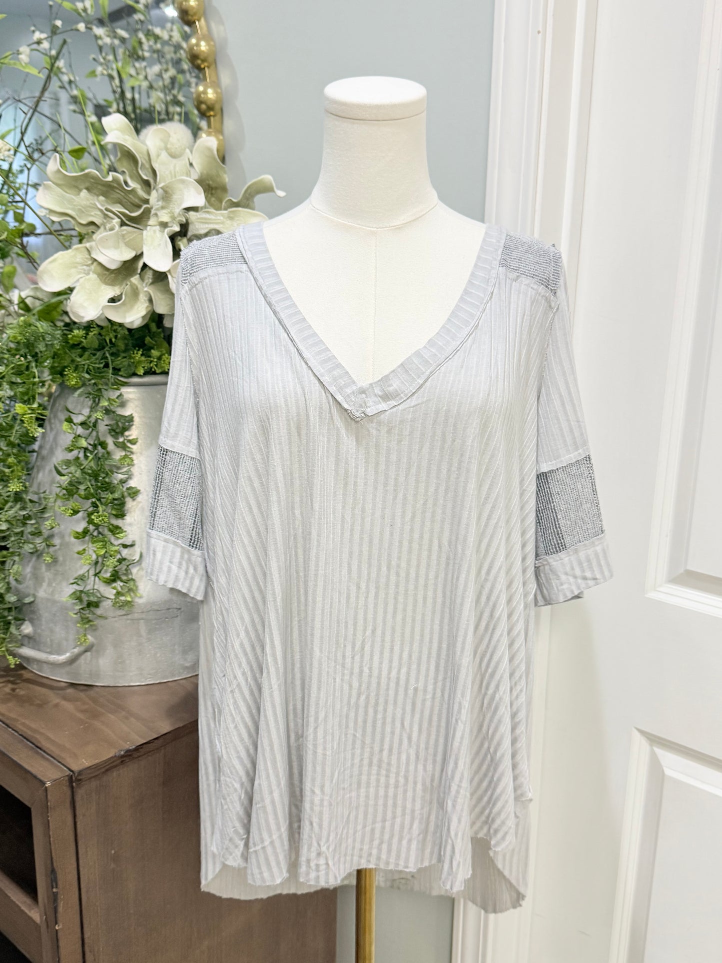 Womens POL Grey Tshirt Small EUC